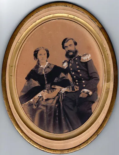 Фотопортрет подполковника русской императорской армии с женой. 1860-е годы.
