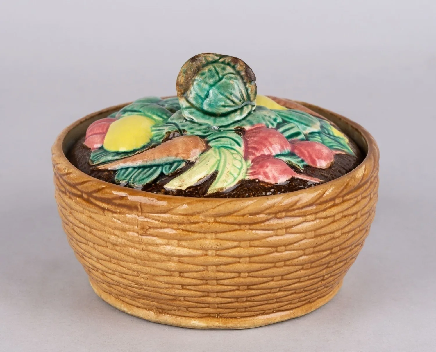 Масленка в виде корзины с овощами. СССР, Конаково, 1920е-1940-е годы.