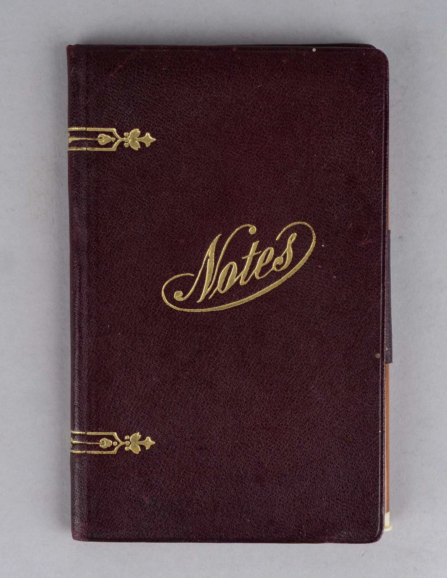 Блокнот с карандашом. Зап. Европа, нач. XX века. Из собрания Шарля Омона.