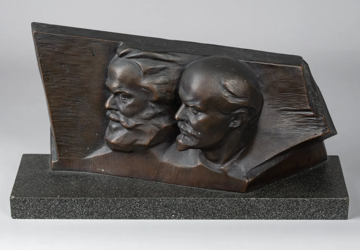 Скульптура «К. Маркс и В.И. Ленин». СССР, Ленинград, завод «Монументскульптура», автор модели Б.В. Едунов, 1960-1970-е годы.