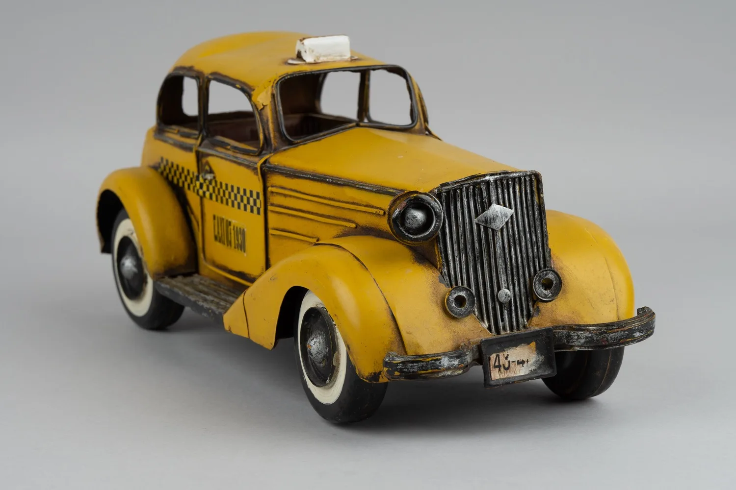 Коллекционая модель автомобиля-такси Ford 8. Китай, фирма Jayland, вторая половина ХХ века.