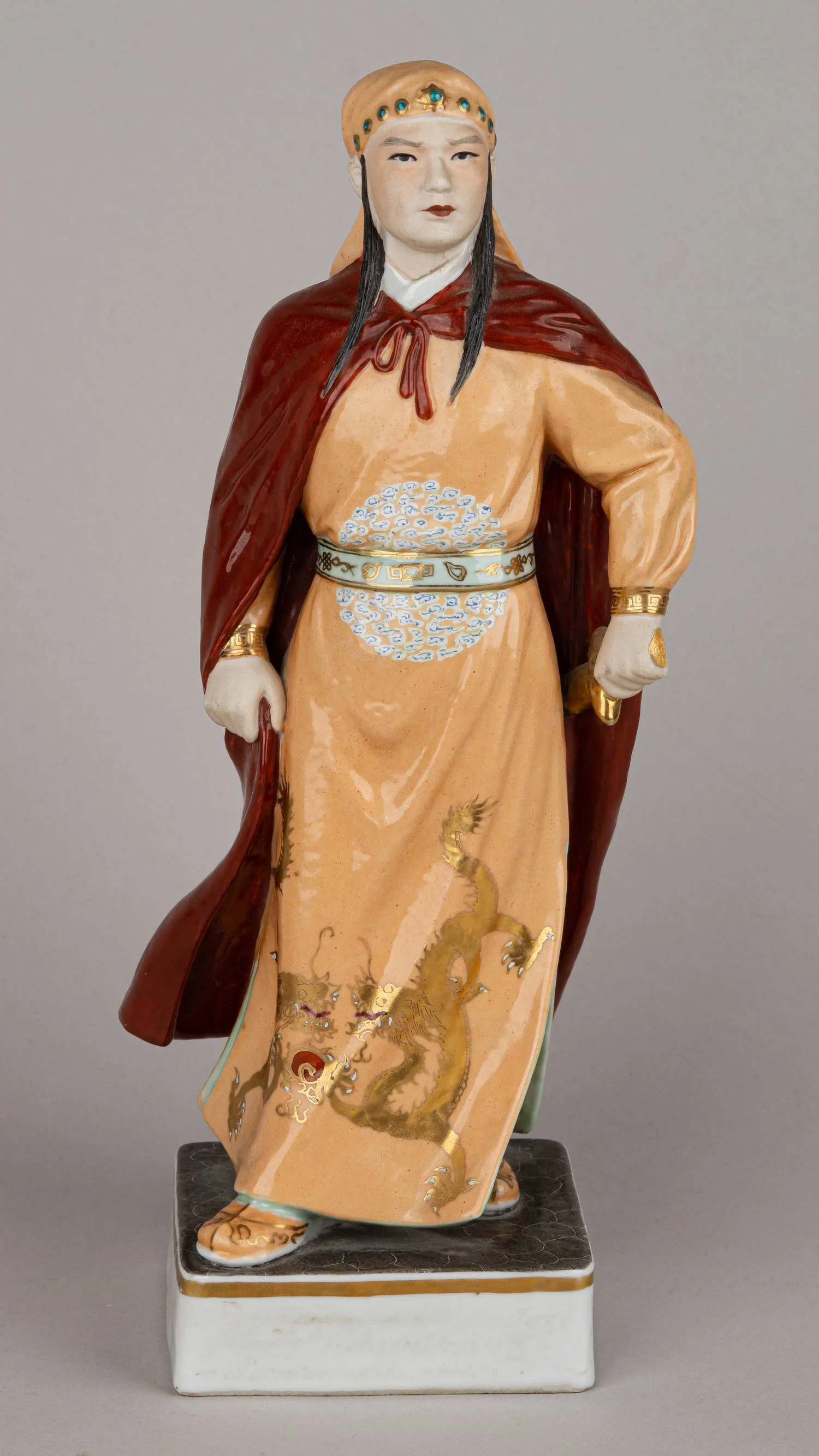 Скульптура «Воин с мечом». Китай, Цзиндэчжэнь, 1950-1970-е годы.