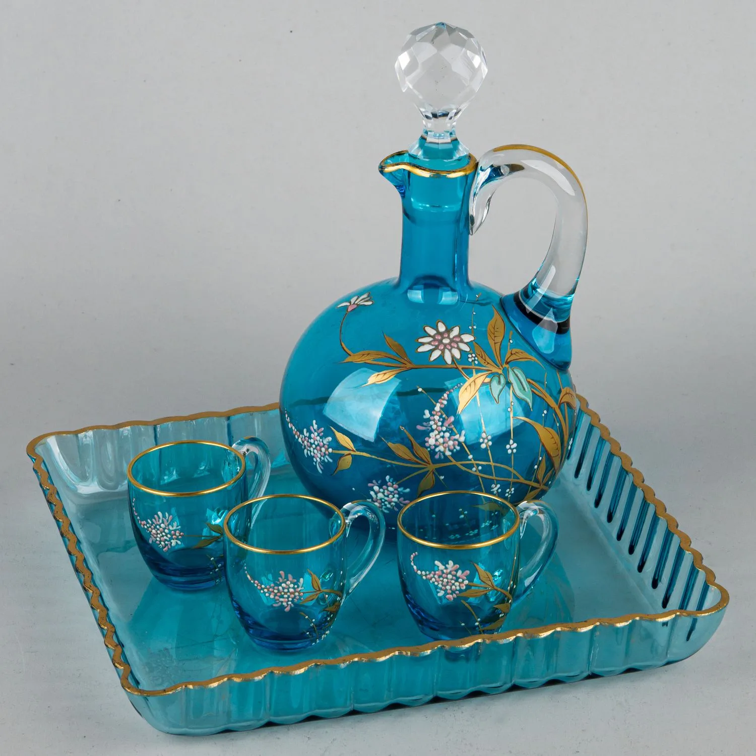 Ликерный набор «Лазурь», фирма Baccarat, расписанный золотом. Графин и три стопки. Франция, XIX век.