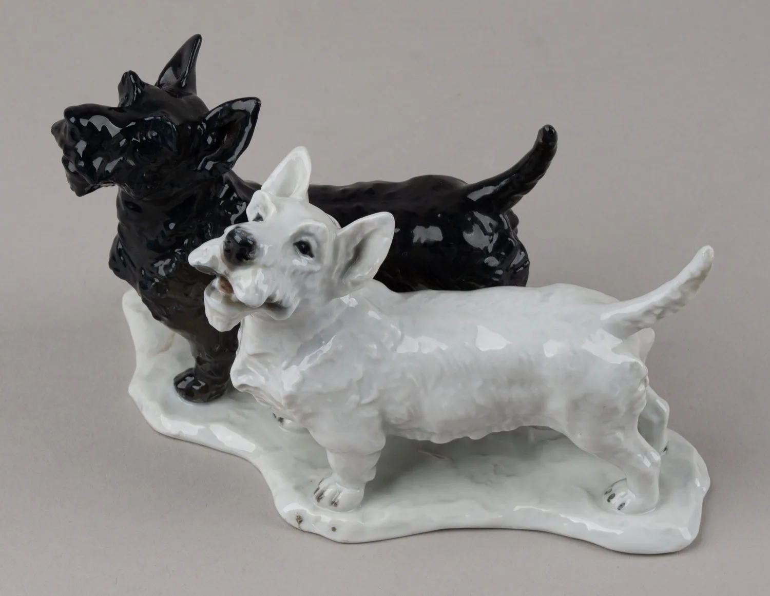 Статуэтка «Два скотч терьера». Германия, Rosenthal, скульптор F.Heidenreich, 1930-е годы.