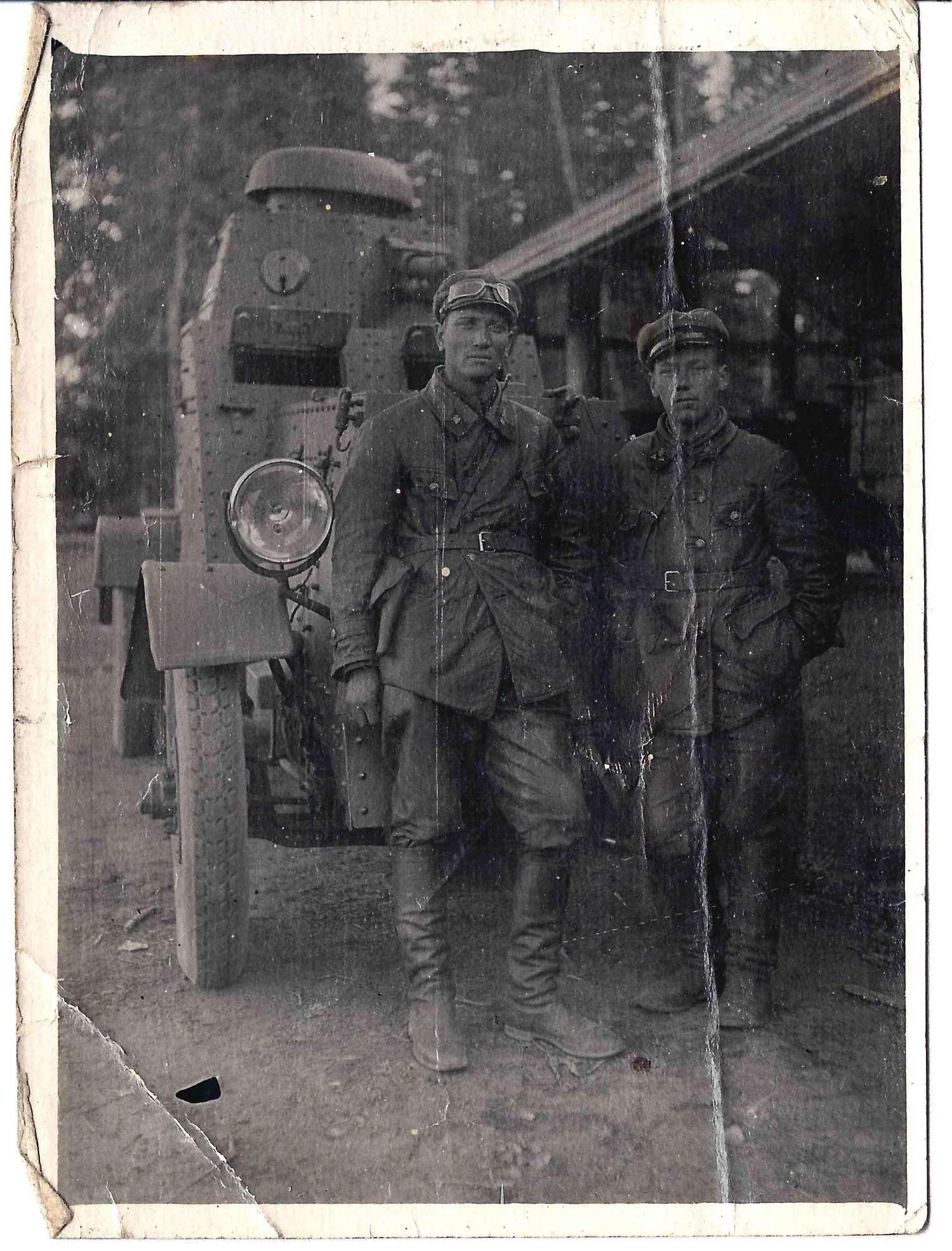 Фотография «Экипаж бронеавтомобиля». СССР, 1920-е - 1930-е годы.