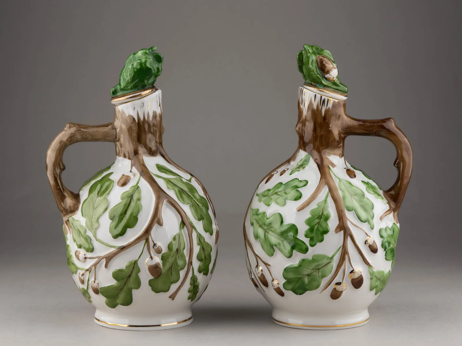 Пара кувшинчиков «Дубок». СССР, Ленинградский фарфоровый завод, 1959–60-е годы. — фото 1