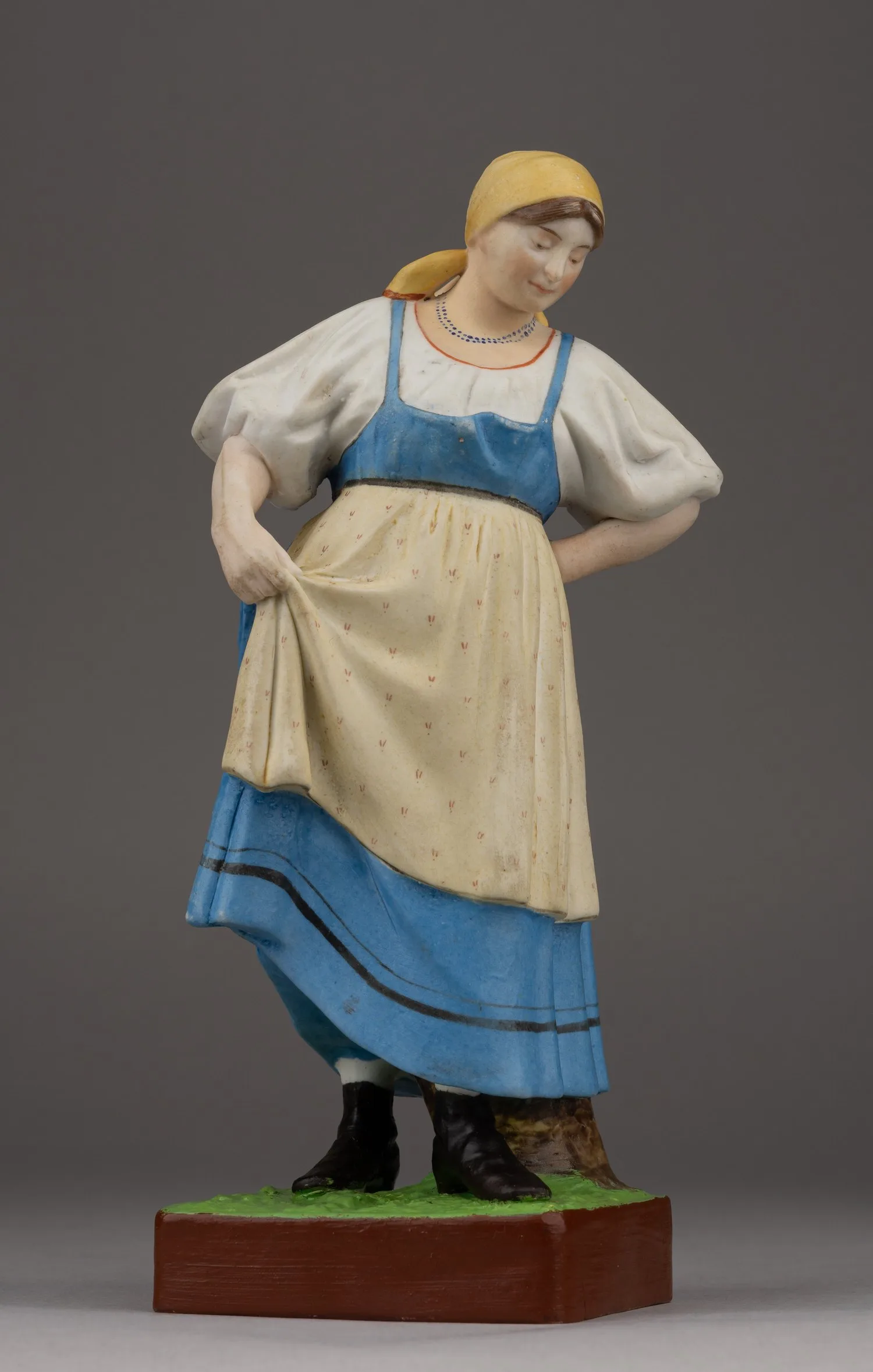 Скульптура «Плясунья». Россия, Вербилки, Завод Гарднера, 1880-1890 годы.