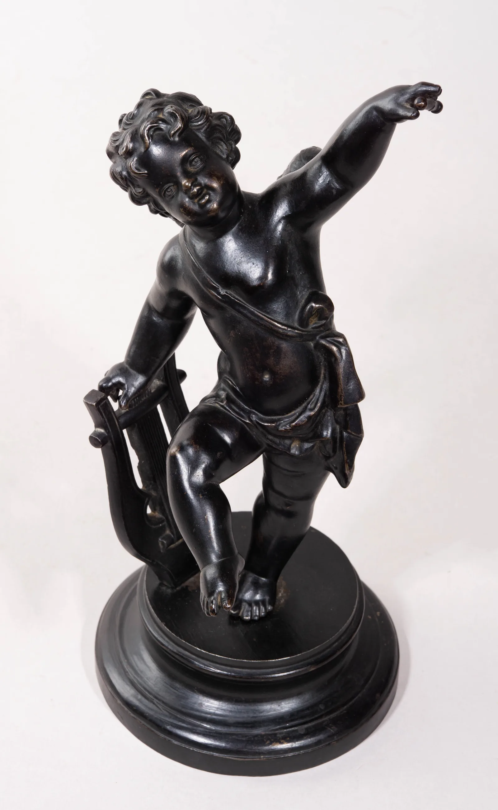 (Куса) Скульптура "Амур с лирой". Россия, Кусинский завод, 1883-1919 годы.