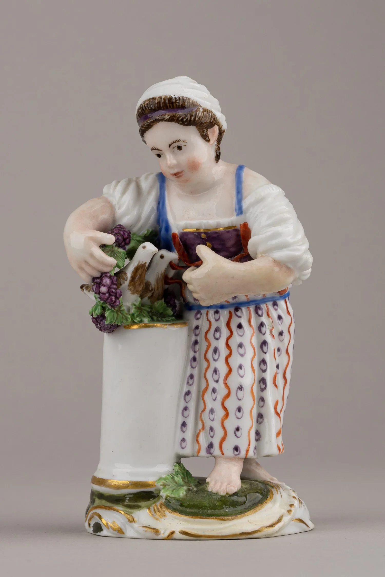 Скульптура «Девочка с голубками». Россия, Завод А. Г. Попова, 1840 гг.