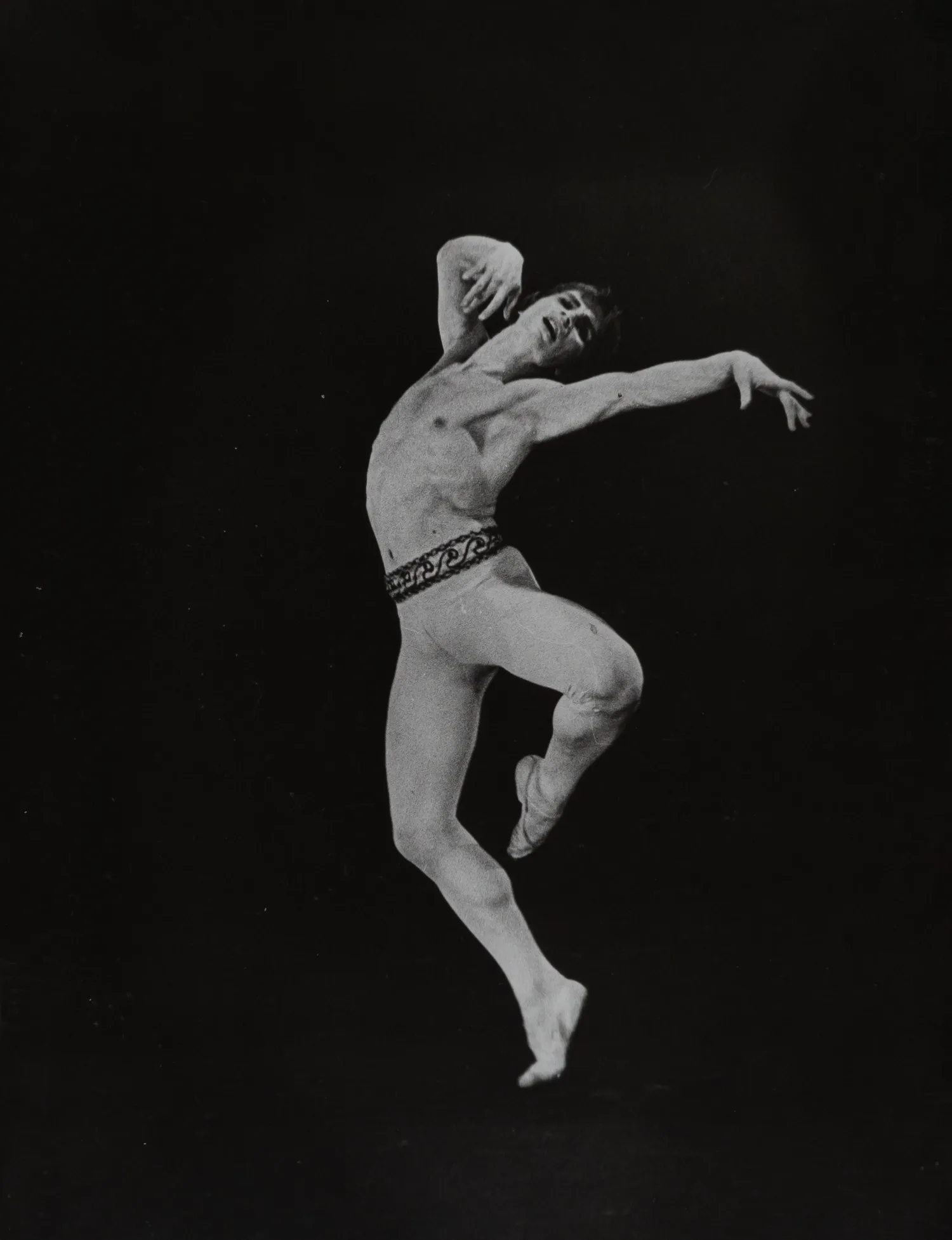 Деньчук Е.Г. Крупноформатная фотография «Танец». 1970-е - 1980-е годы.