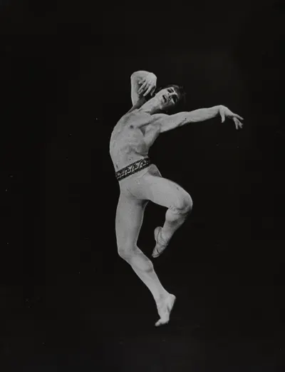 Деньчук Е.Г. Крупноформатная фотография «Танец». 1970-е - 1980-е годы.
