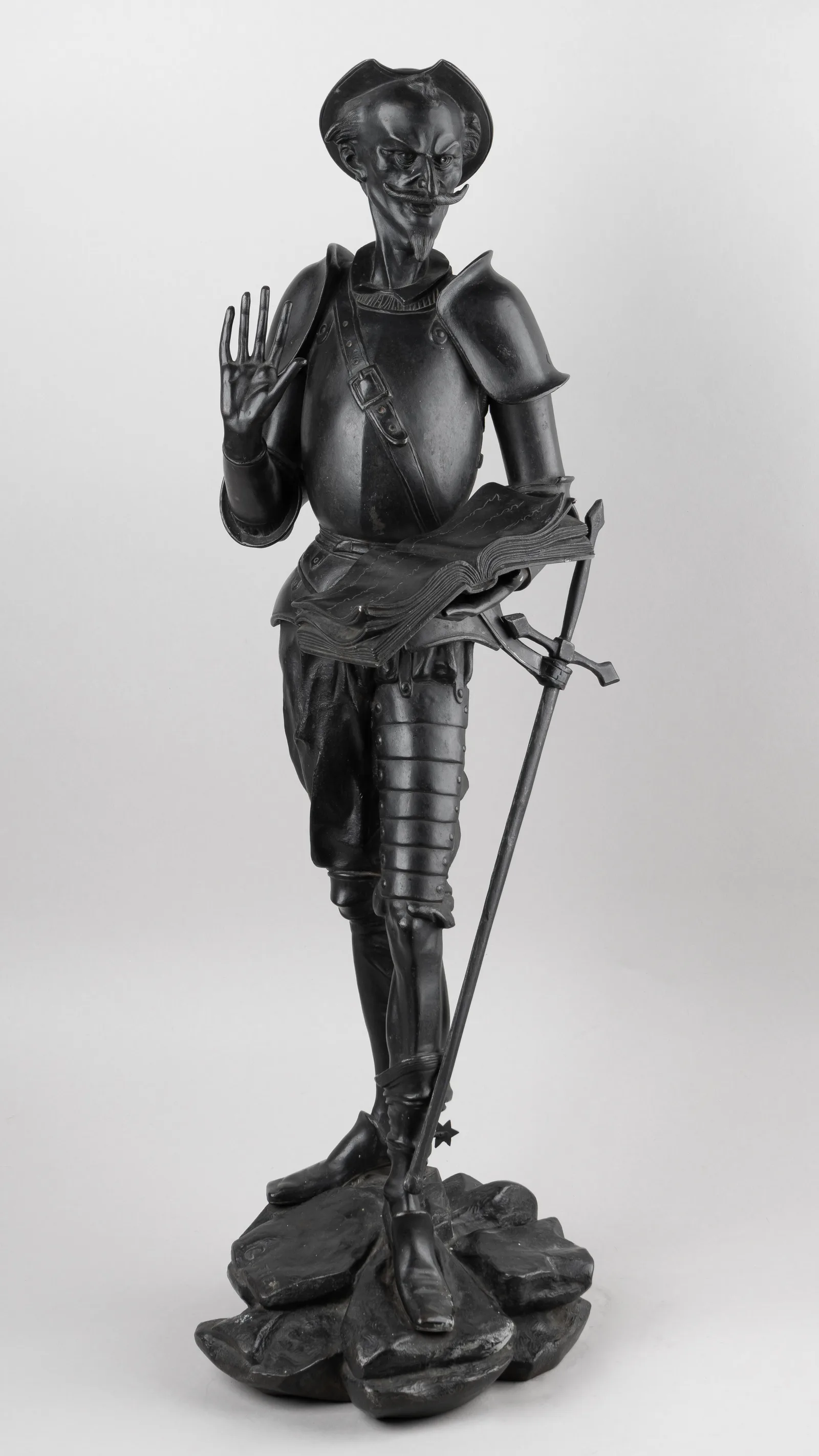 Скульптура «Дон Кихот». По модели Жака-Луи Готье. Россия, Каслинский завод, начало XX века.