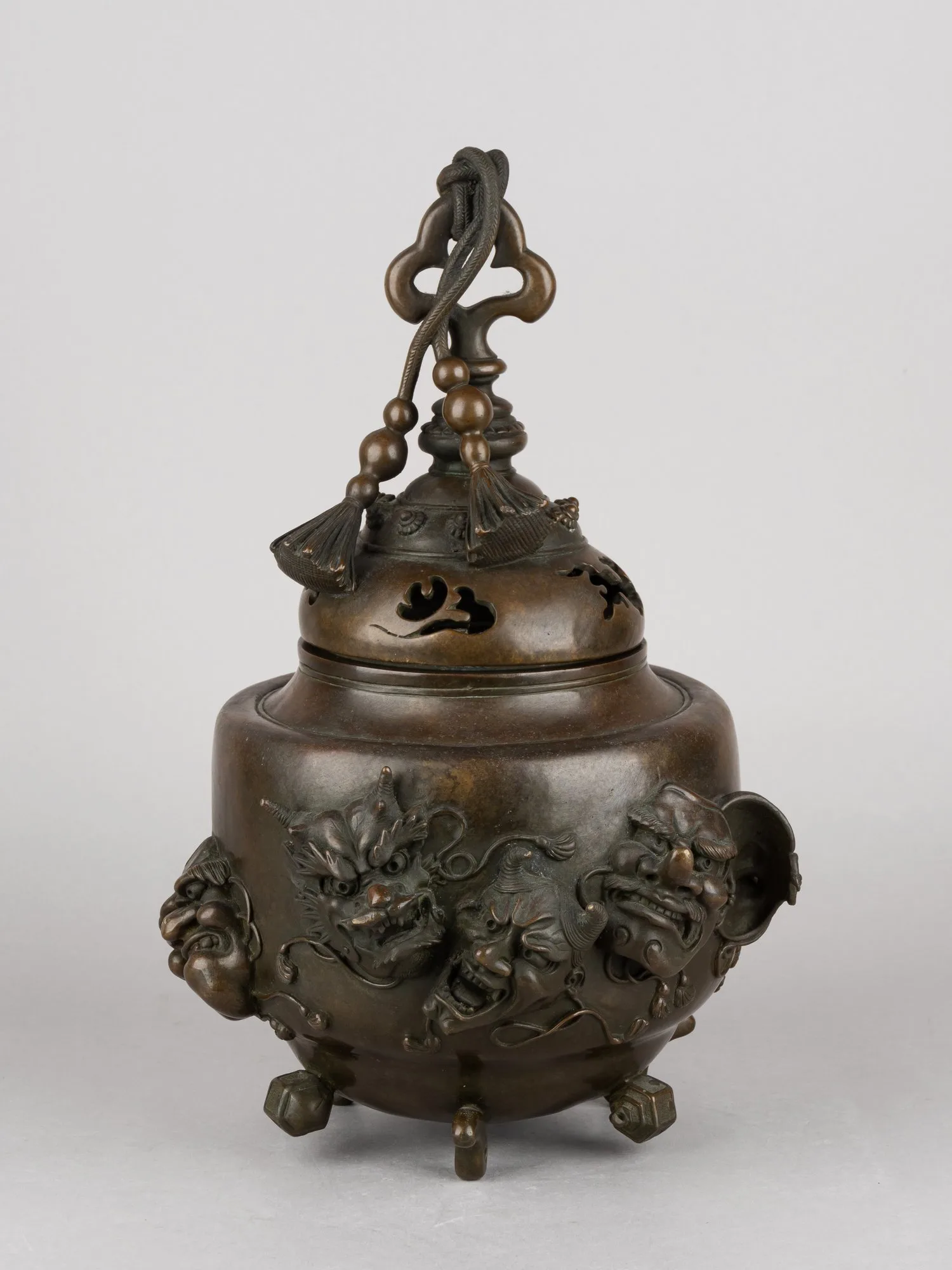 Бронзовая курильница в форме колокольчика Судзу. Япония, 1868–1912 (эпоха Мэйдзи).