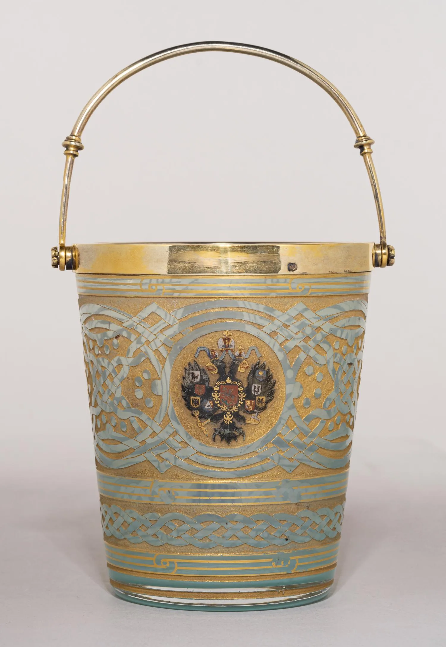 (В собрании ГИМ) Стакан в честь коронации императора Николая II в серебряной оправе. Франция, Нанси, фирма «Братья Дом и Ко», 1896. Через год в 1897 году подобный стакан пополнил собрание Исторического музея!
