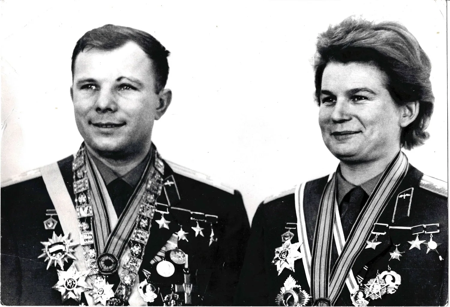 Фотографии «Юрий Алексеевич Гагарин и Валентина Владимировна Терешкова», «Юрий Алексеевич Гагарин на встрече в Комитете советских женщин». 1960-е годы.