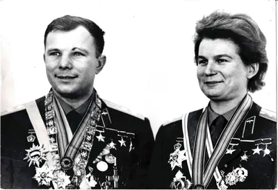 Фотографии «Юрий Алексеевич Гагарин и Валентина Владимировна Терешкова», «Юрий Алексеевич Гагарин на встрече в Комитете советских женщин». 1960-е годы.
