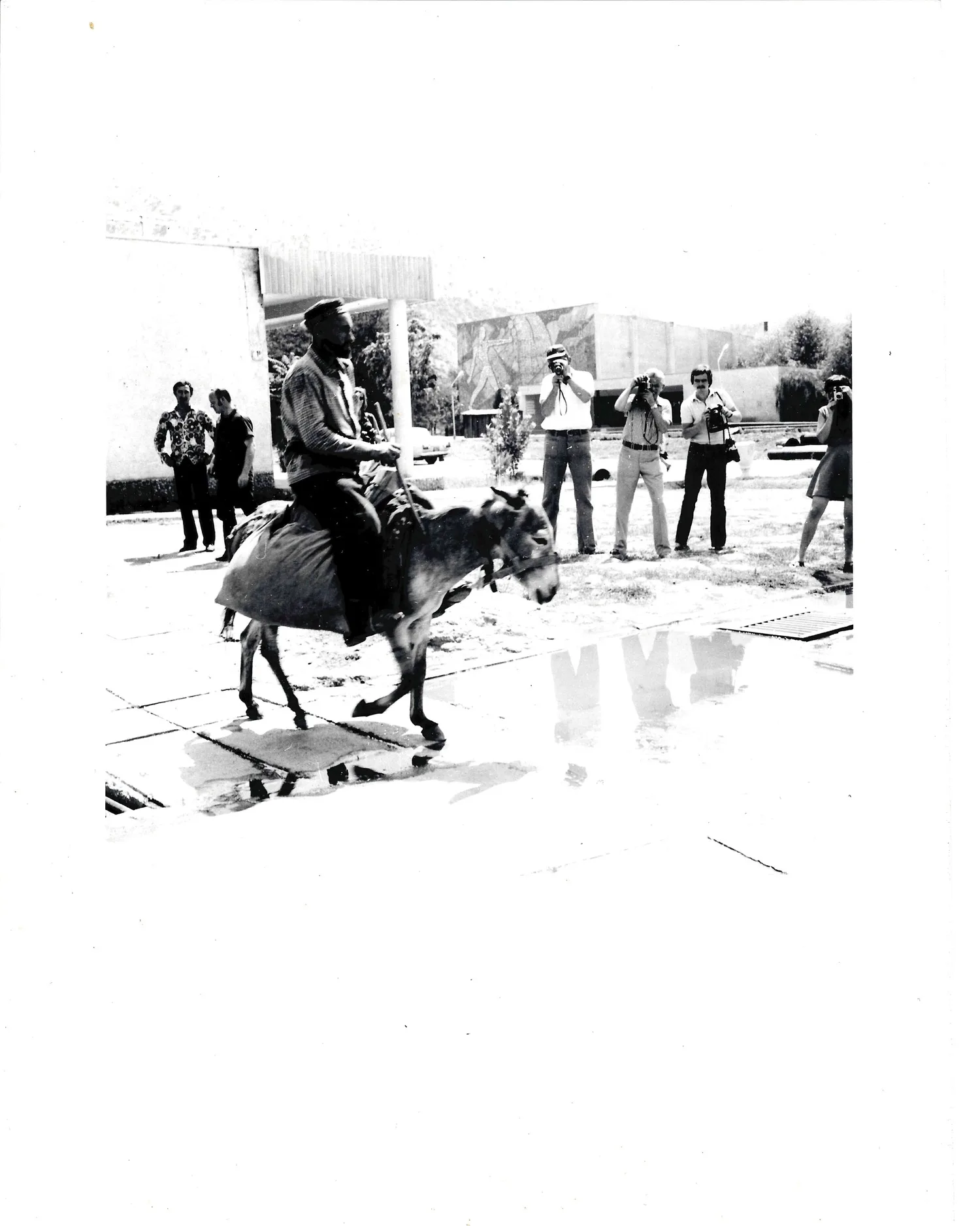 Тарасевич В.С. Фотография «На ослике». 1970-е годы.