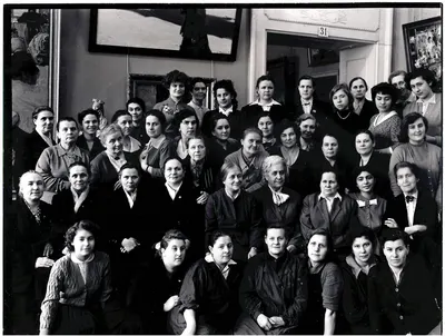 4 фотографии сотрудниц Третьяковской галереи. 1940-е - 1950-е годы.