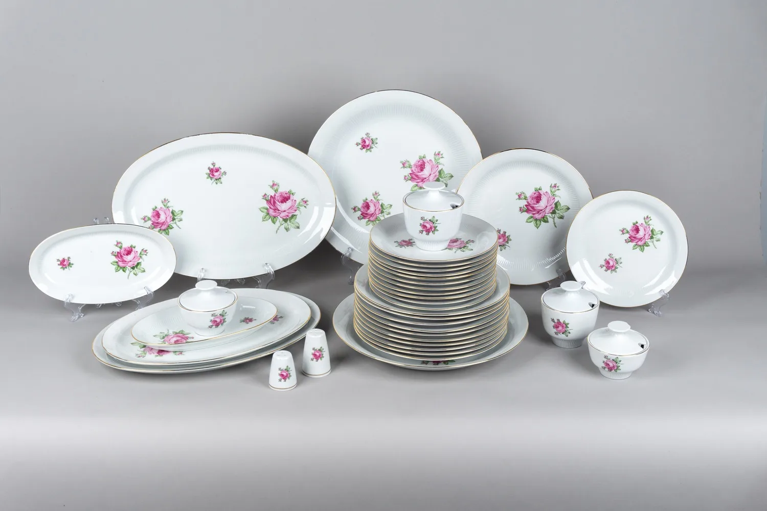 Сервиз с узором из розовых роз. Германия, фирма Кольдиц, 1970-80-е гг.