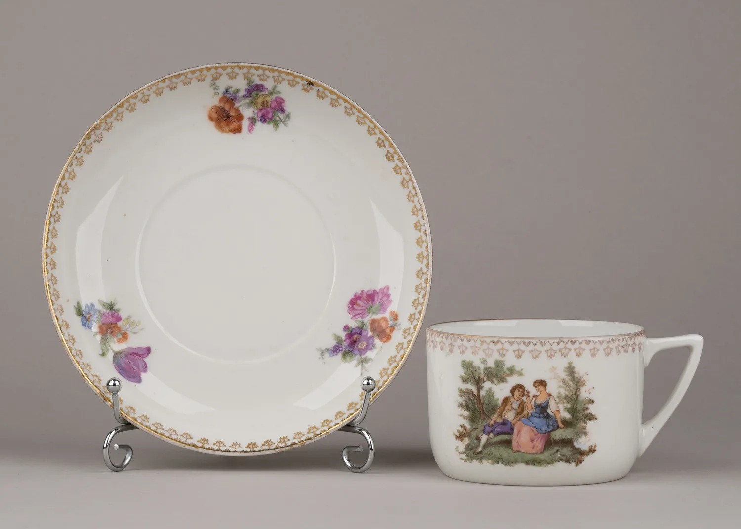 Чайная пара. СССР, Дулевский фарфоровый завод, 1918-е-1930-е годы.