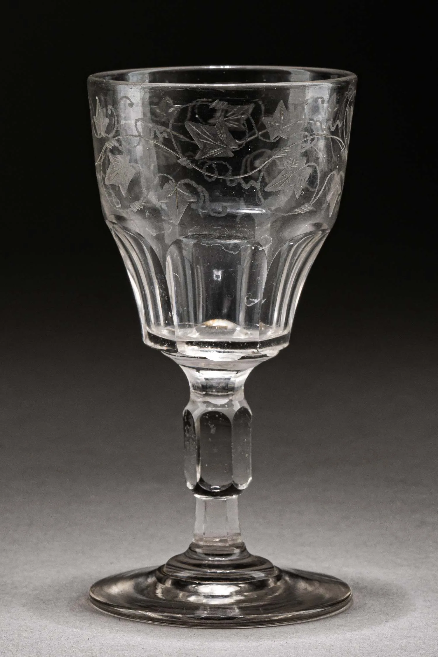 Рюмка из сервиза («Лондонский»). Россия, Императорский фарфоровый завод. 1840-1850-е годы.