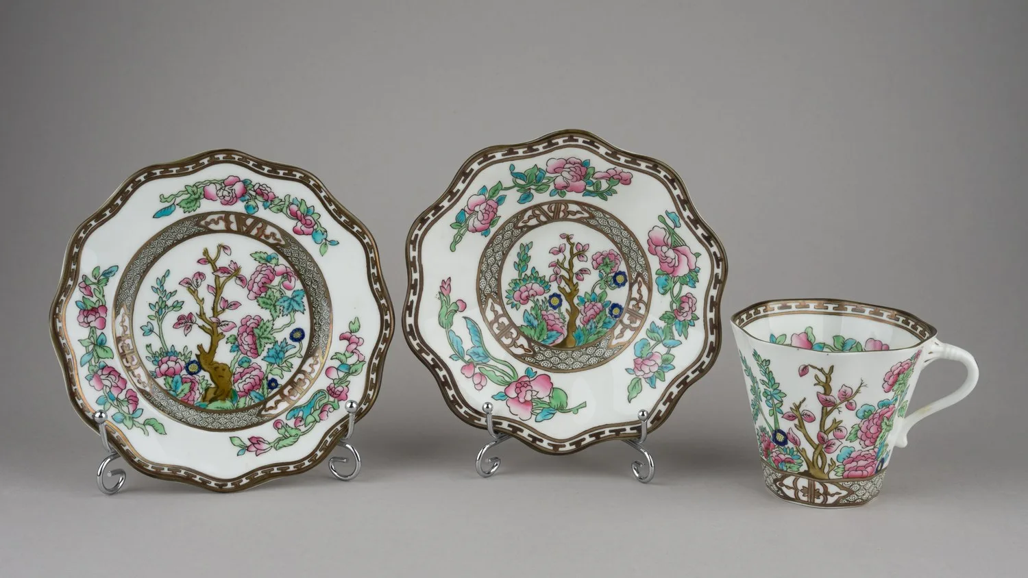 (Англия, Coalport) Чашка с блюдцем и десертной тарелкой «Индийское дерево». Англия, Coalport , 1920-1930-е годы.