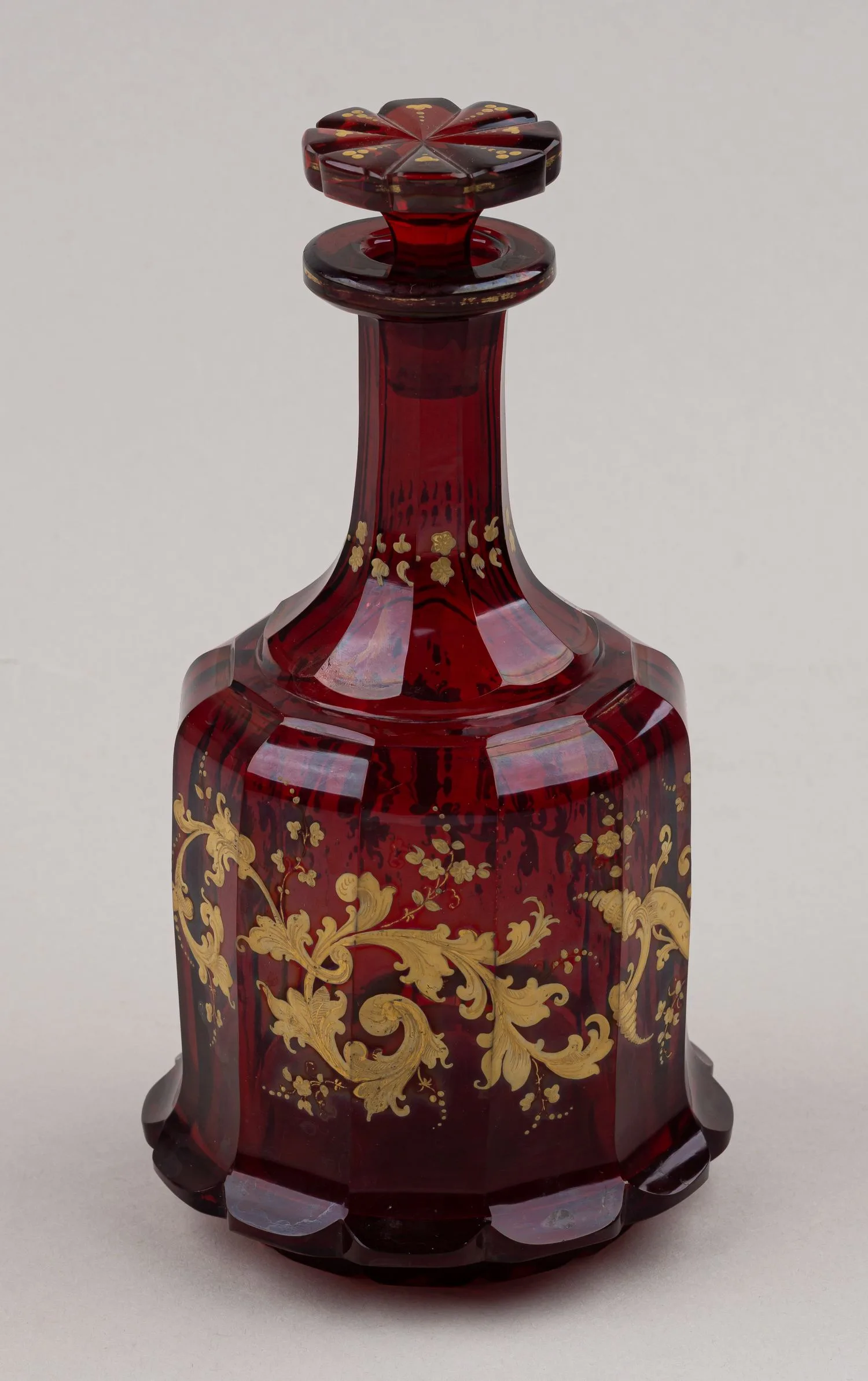 Графин рубинового стекла с рокайльным декором. 1840-1850 годы.
