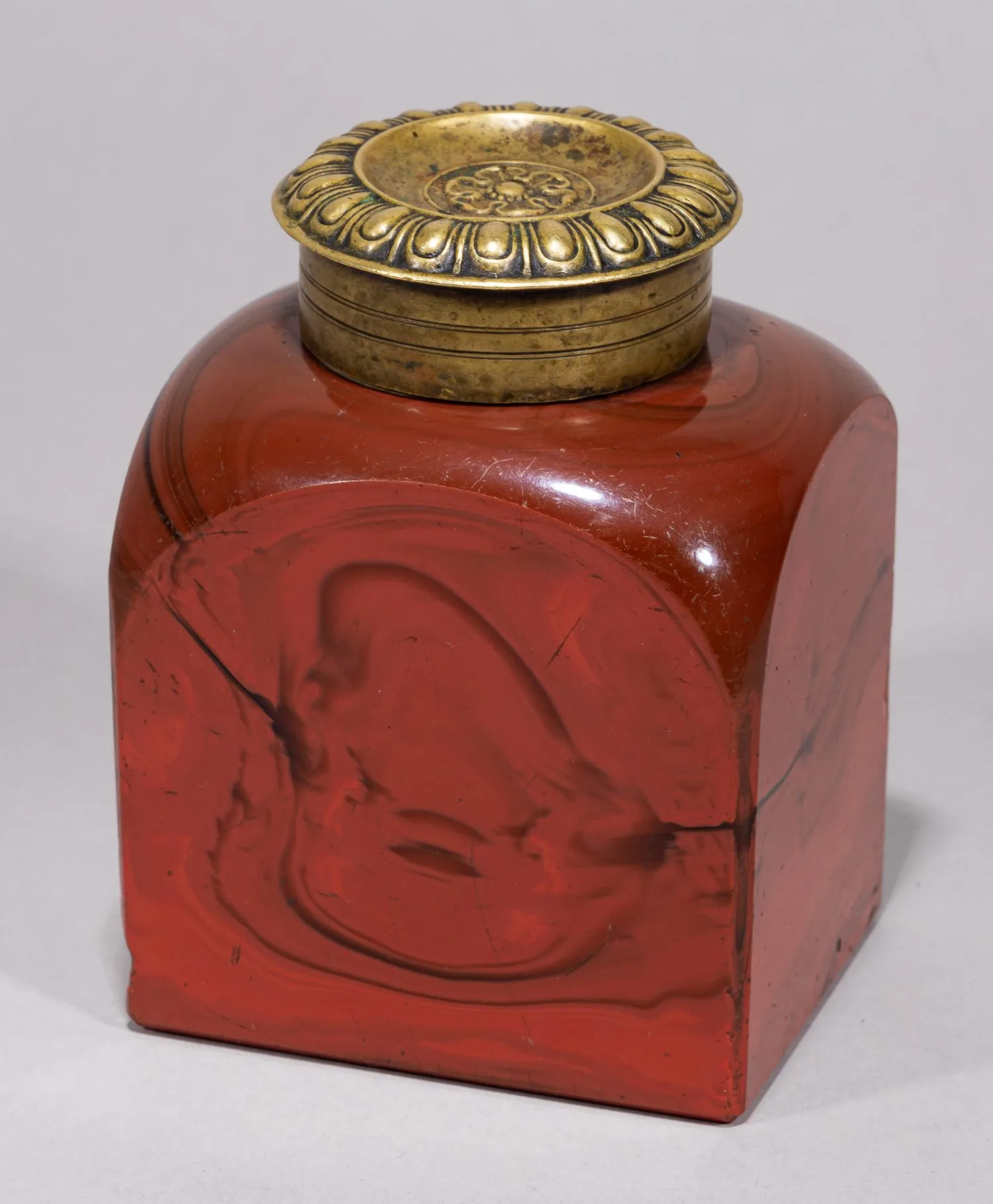 (Литиалиновое стекло) Чайница яшмового стекла. Россия, 1830-е годы.