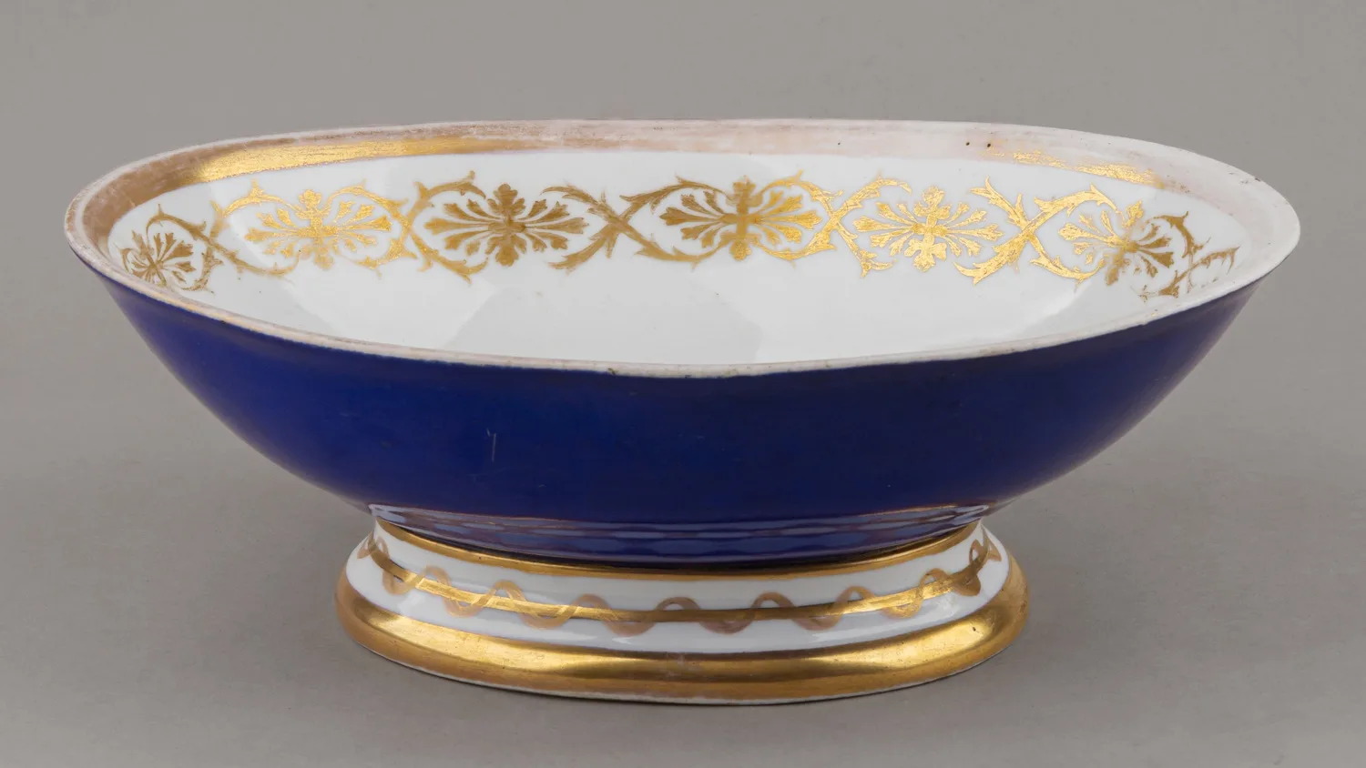 Салатник кобальтовый. Россия, Императорский фарфоровый завод, 1855-1881 годы.