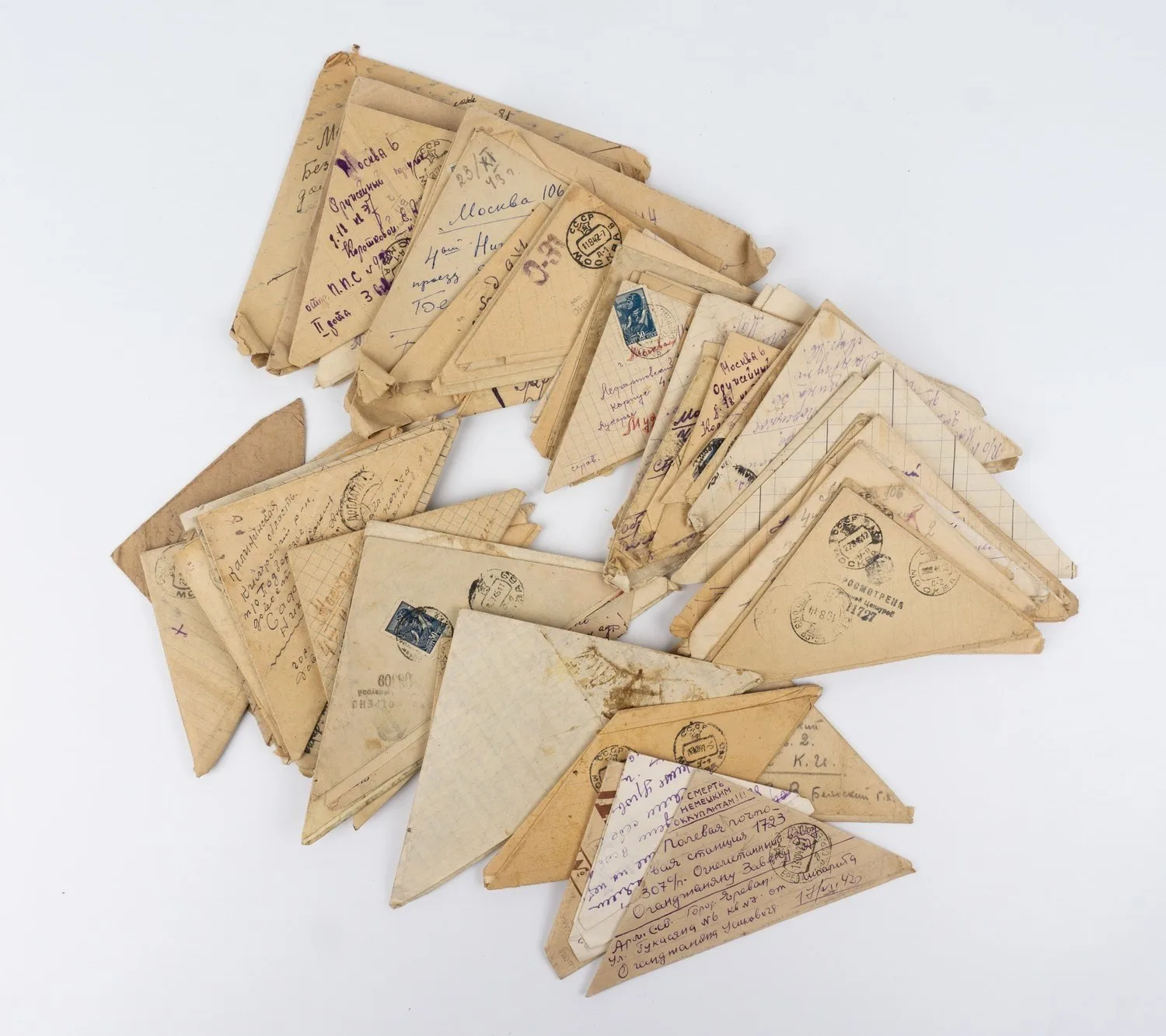 СССР. 72 письма-треугольника. 1940-е годы. Преимущественно периода Великой Отечественной войны.