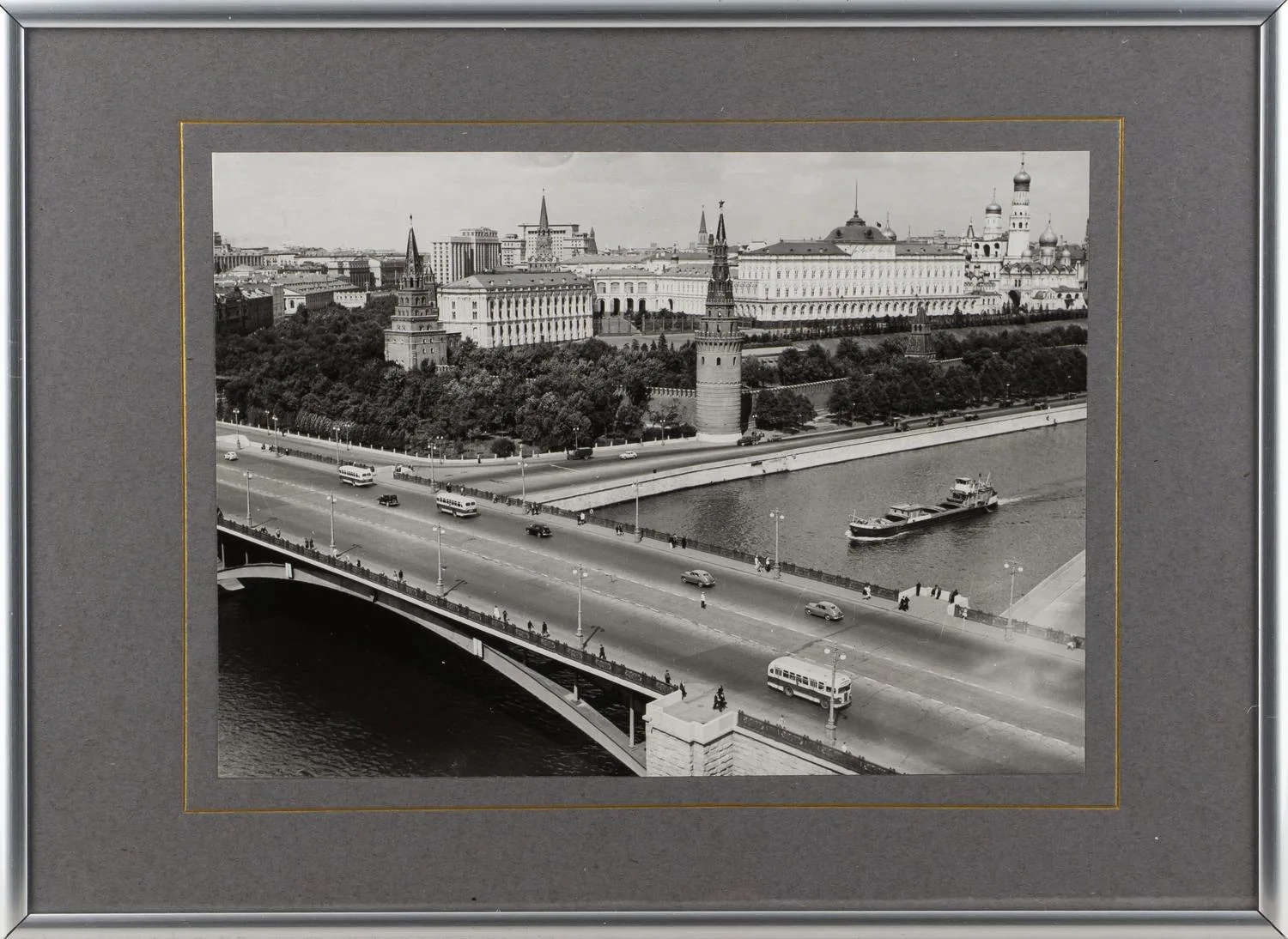 Фотография. Москва. Вид на Кремль и Большой Каменный мост. СССР, середина XX века.
