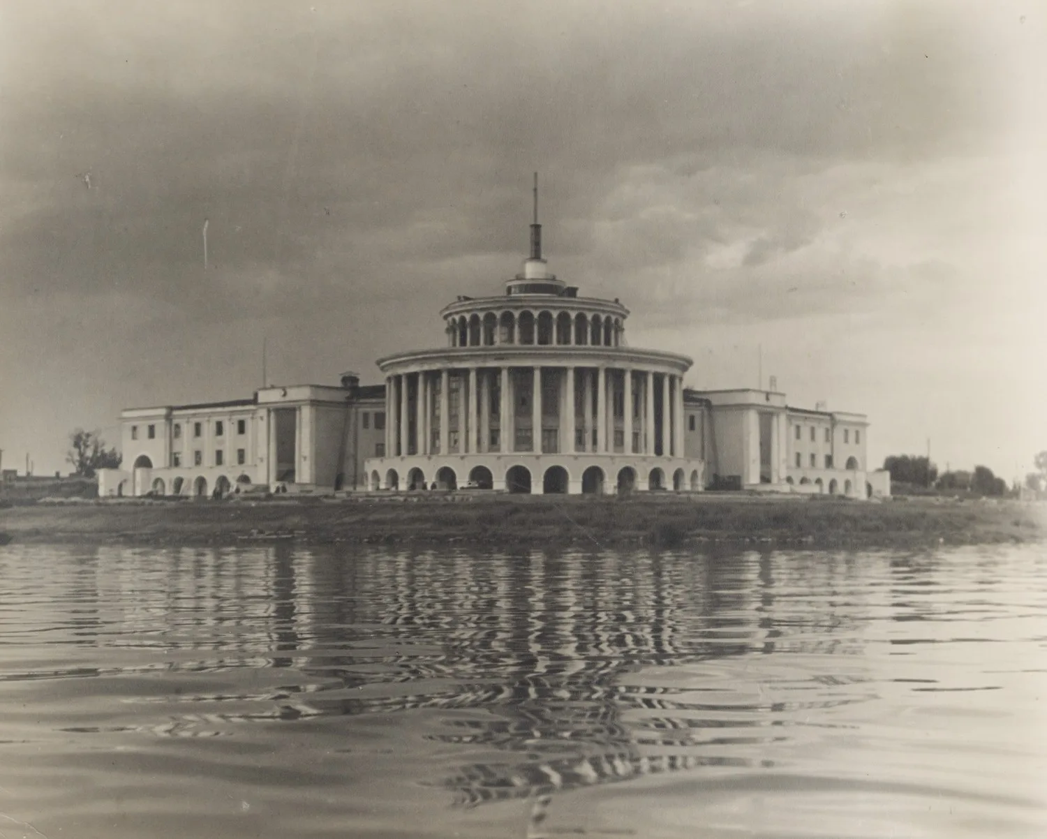 Фотография «Речной вокзал в Калинине». Конец 1930-х - 1940- е годы.