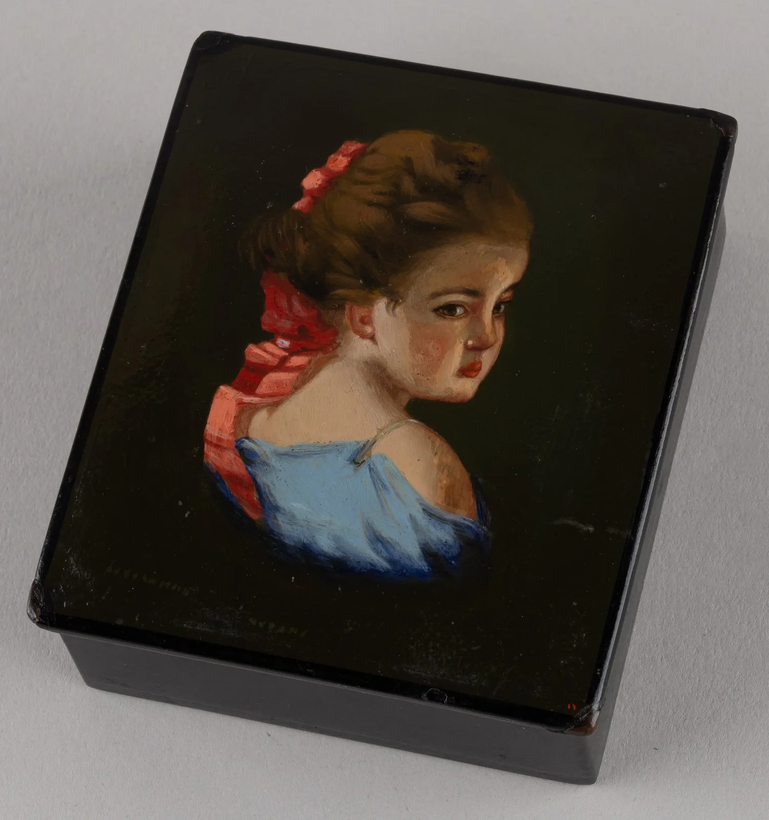 Шкатулка «Девочка». СССР, Федоскино, художник - Чубанов, 1960-е годы.