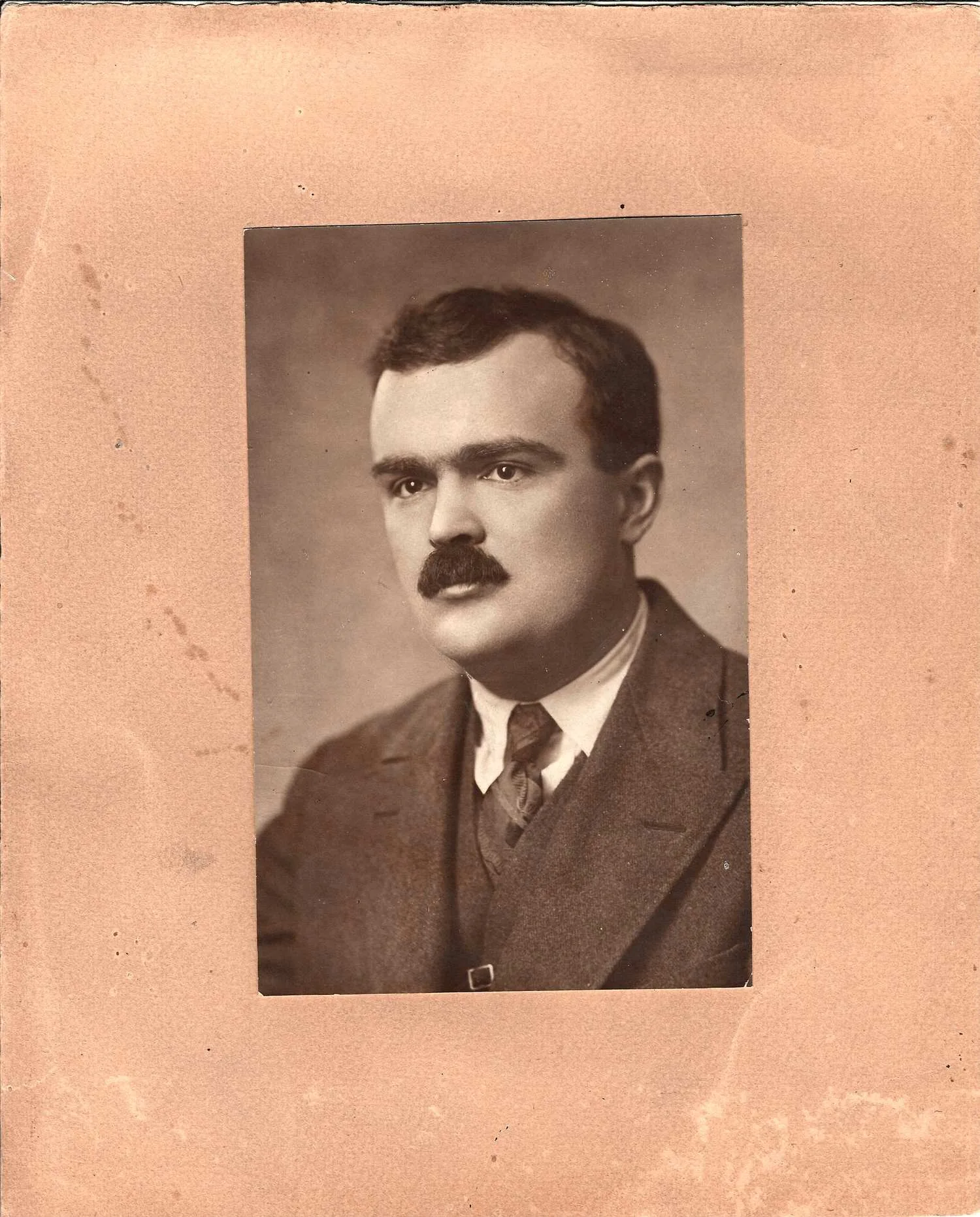 Свищев-Паола Н.И. Фотопортрет советского археолога-слависта, историка Артемия Владимировича Арциховского. 1933.