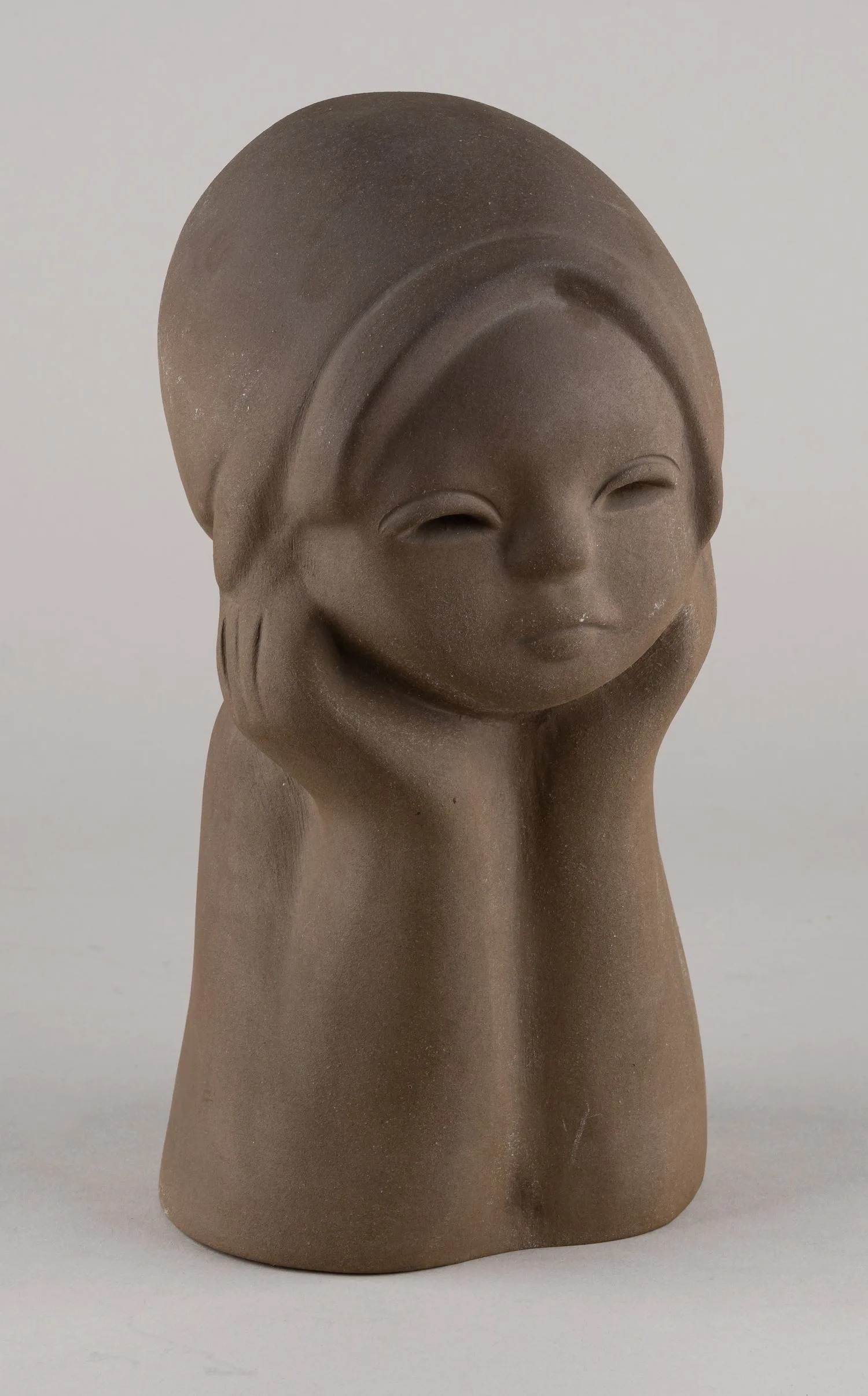 Скульптура «Девушка». Эстонская ССР, Айно Аламаа (Aino Alamaa), 1960-е годы.