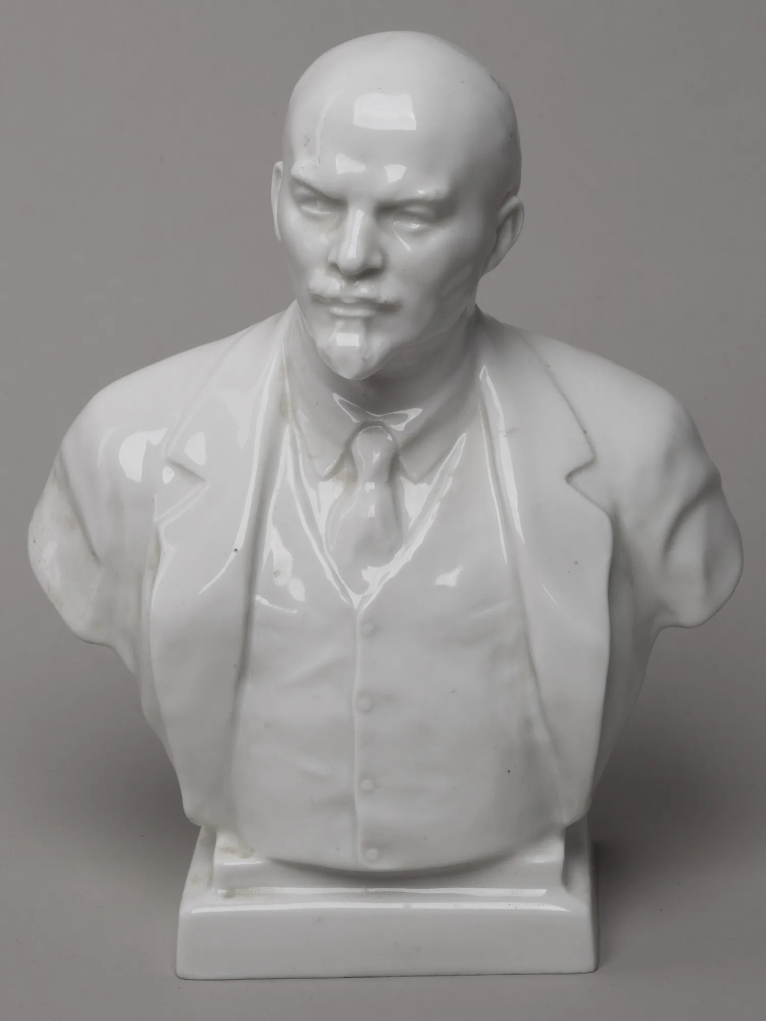 Бюст Ленина. СССР, Ленинградский фарфоровый завод, 1950-е годы.