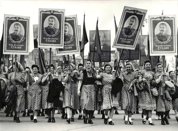 Фотография «Демонстрация в Будапеште по случаю годовщины освобождения Венгрии». 1950.