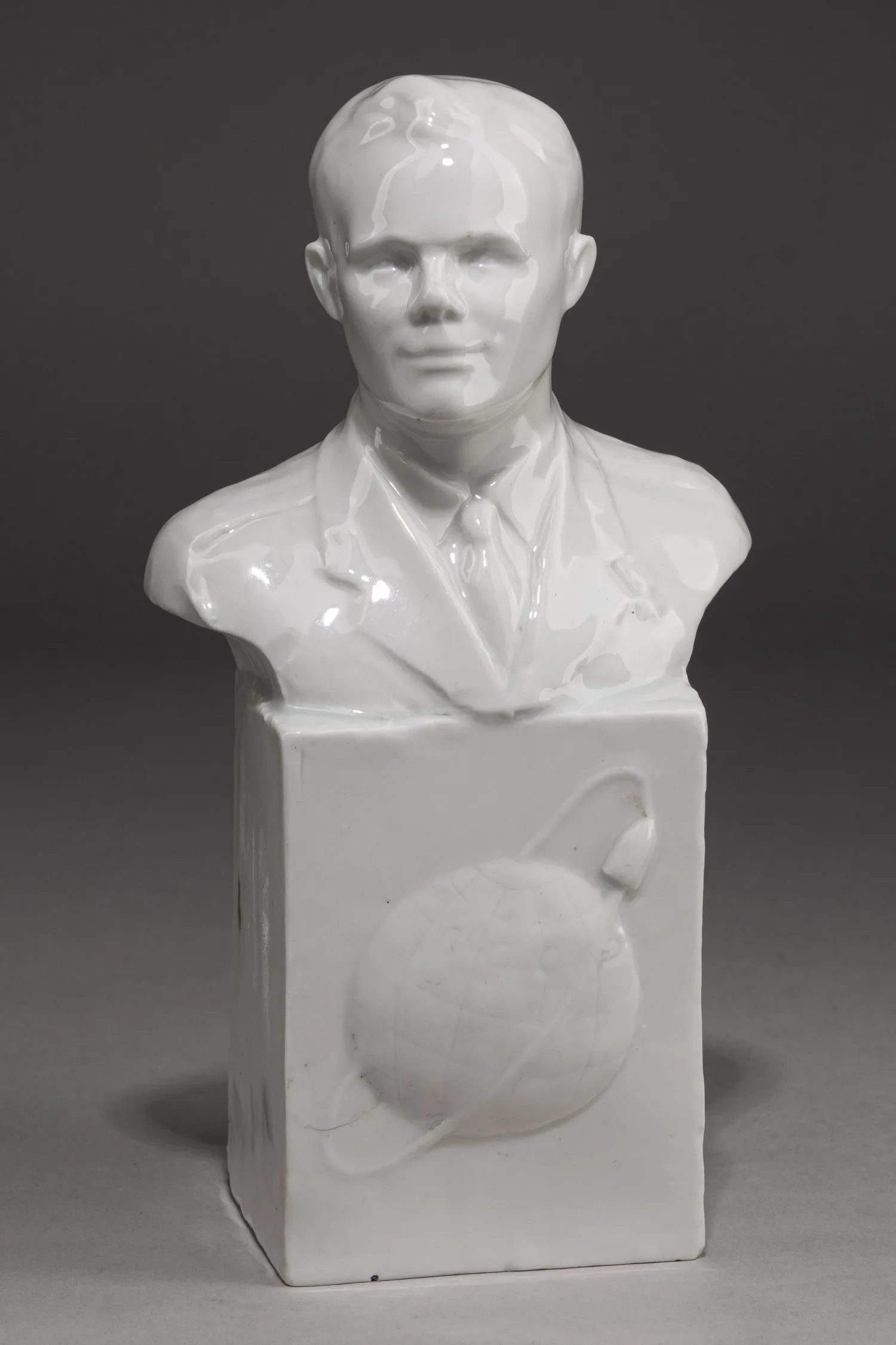 Бюст Гагарина. СССР, Дулево, автор Н.П. Пустыгин, 1961-1963 годы.