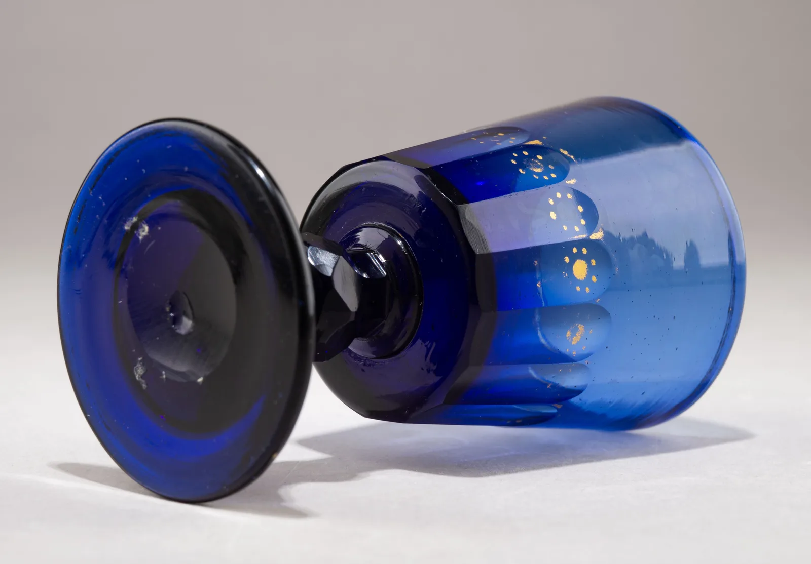 Рюмка кобальтового стекла.
Российская империя, 1820-е-1840-е годы. — фото 4