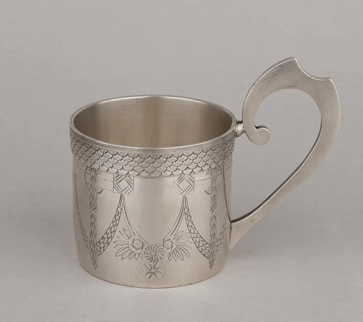 Подстаканник в стиле модерн. Россия, Москва, фабрика Кузьмичева А.И.,1908-1917 гг.