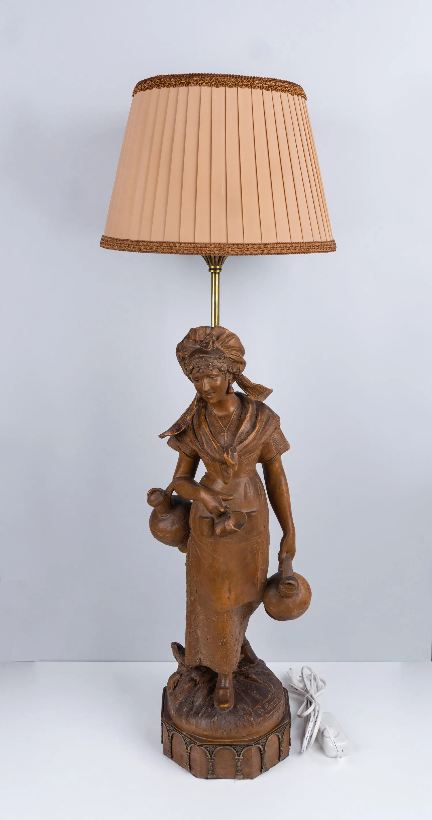 Лампа «Девушка с кувшинами». Бельгия, скульптор - P.Comein, 1890-1900-е годы.