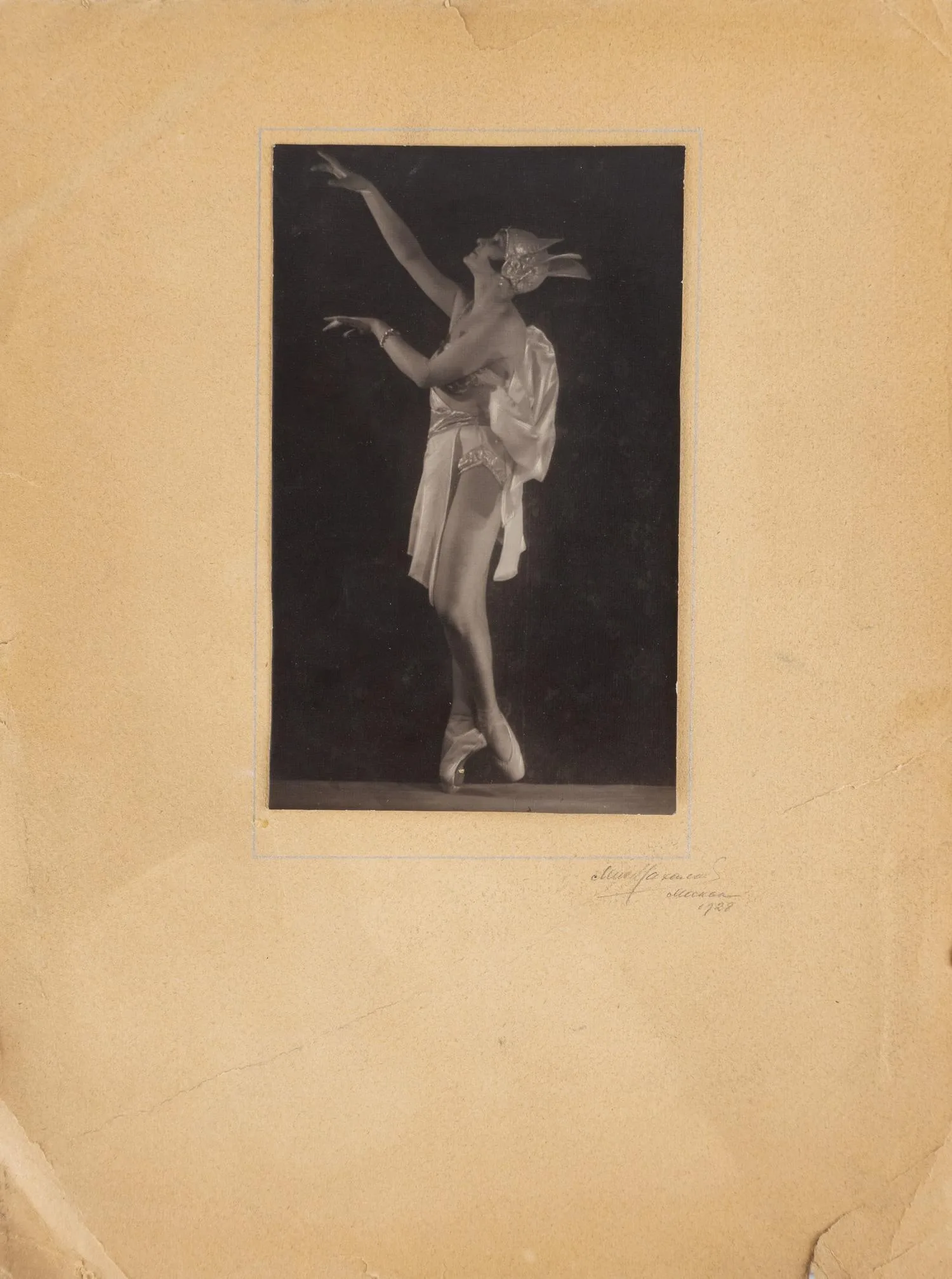Махалов М.Н. 2 фотографии «Балерина». 1928.