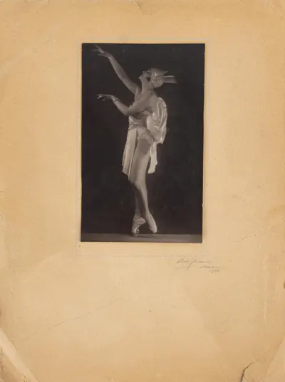 Махалов М.Н. 2 фотографии «Балерина». 1928.