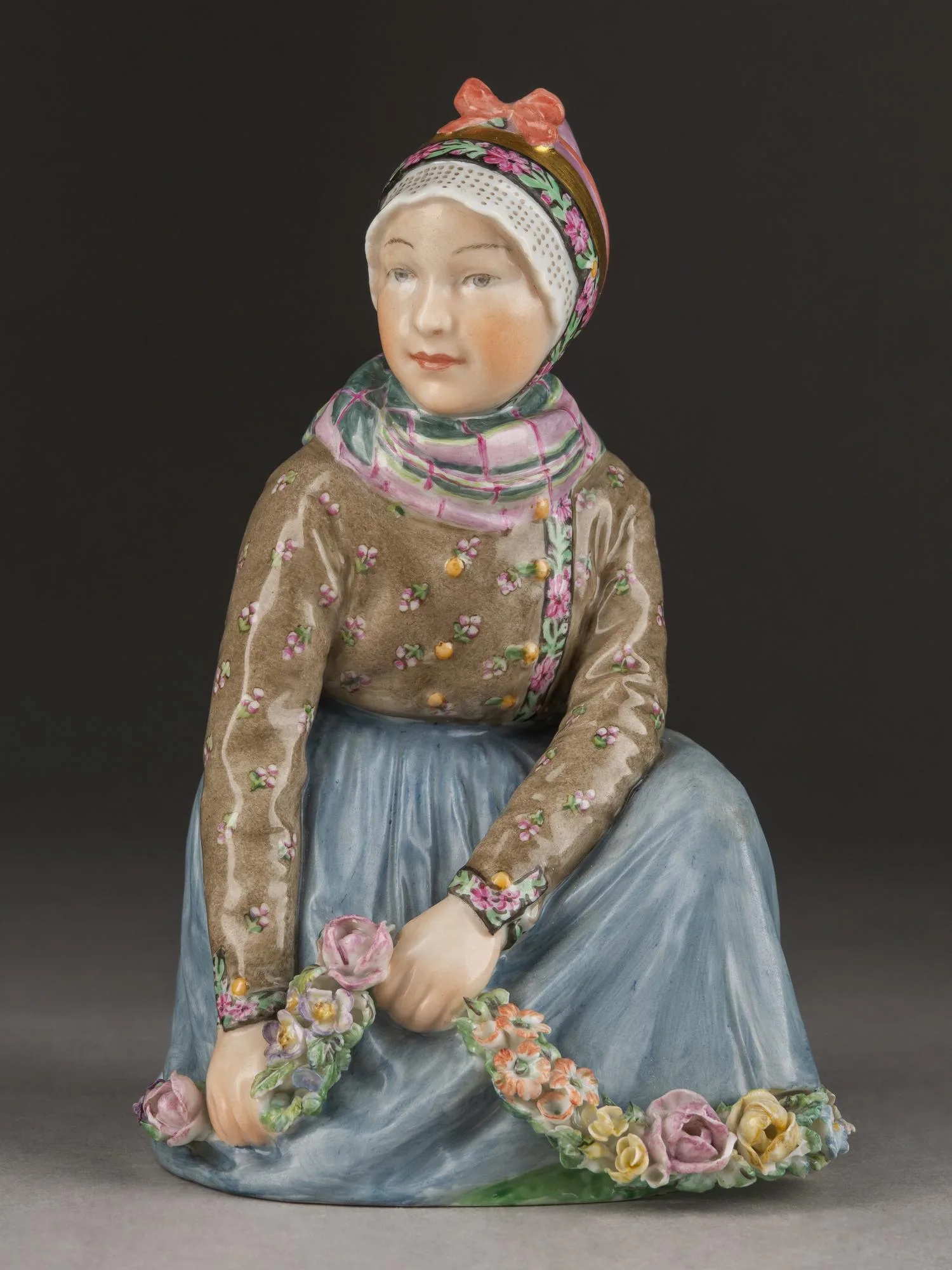(Royal Copenhagen) Скульптура «Девочка из Фанё» (из серии "Национальные типажи"). Дания, Royal Copenhagen, Мартин-Хансен, К., 1920-е годы.