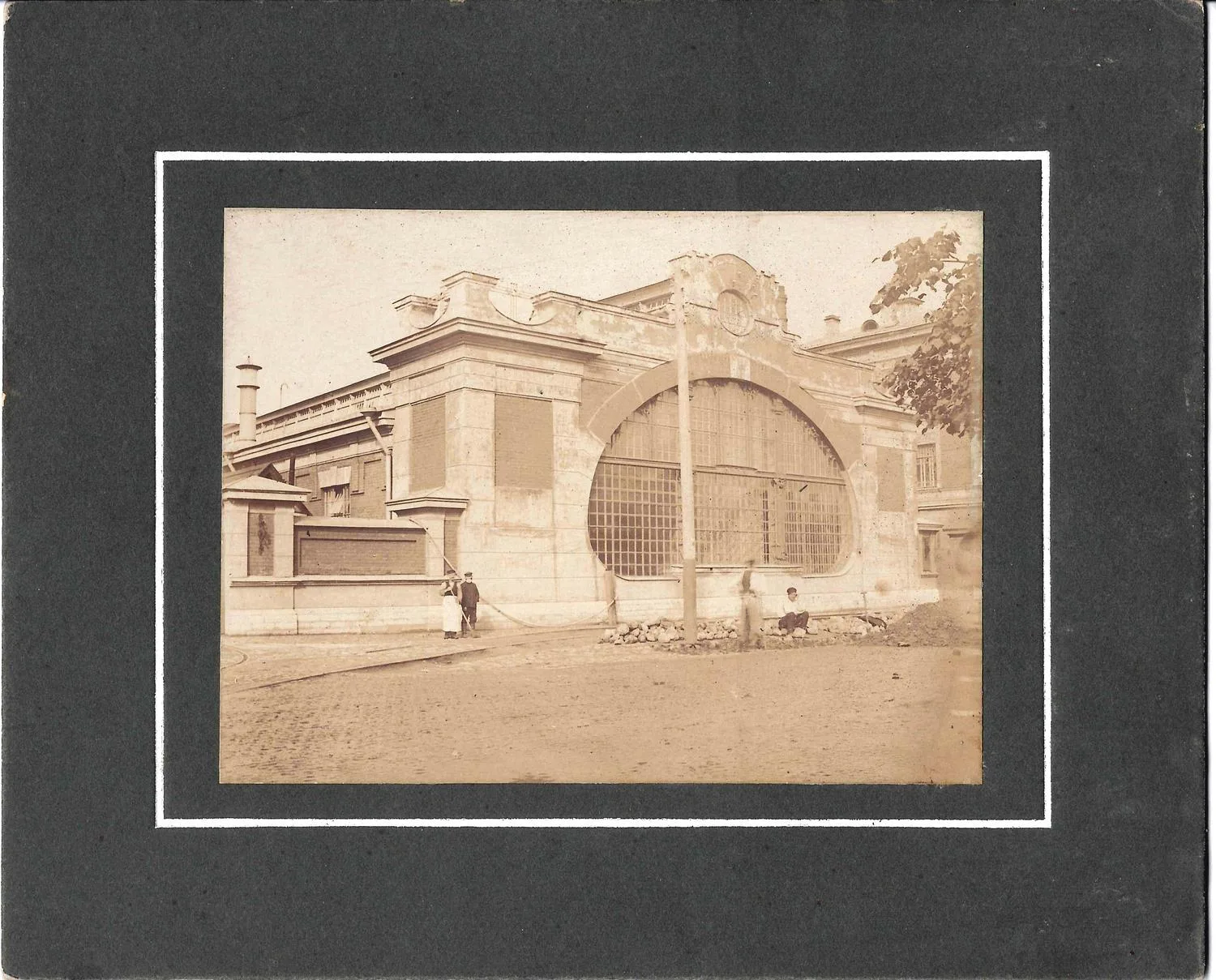 2 фотографии «Здание Машинной школы Балтийского флота в Кронштадте». Нач. XX века.