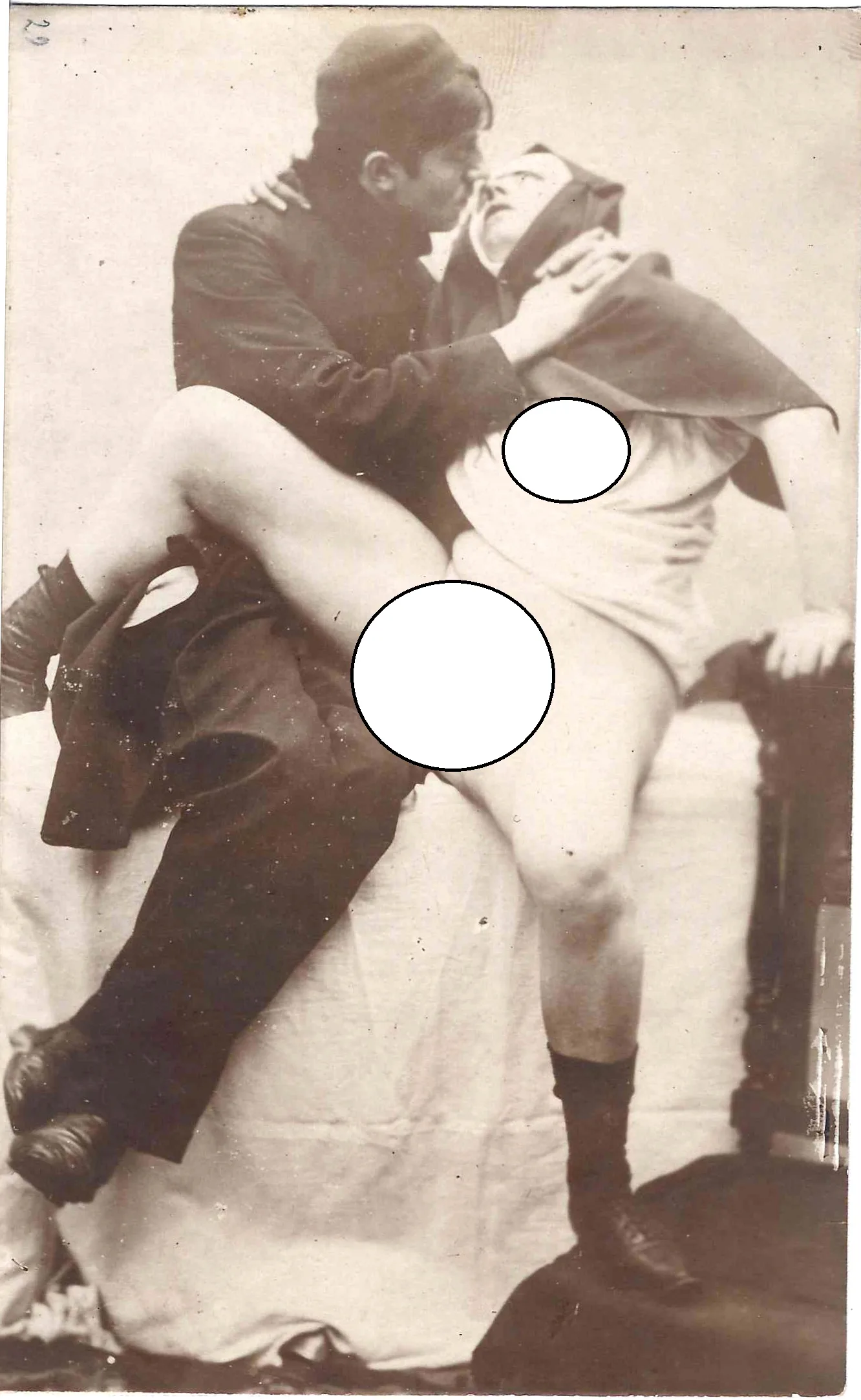Фотооткрытка «Он и она». Начало XX века.