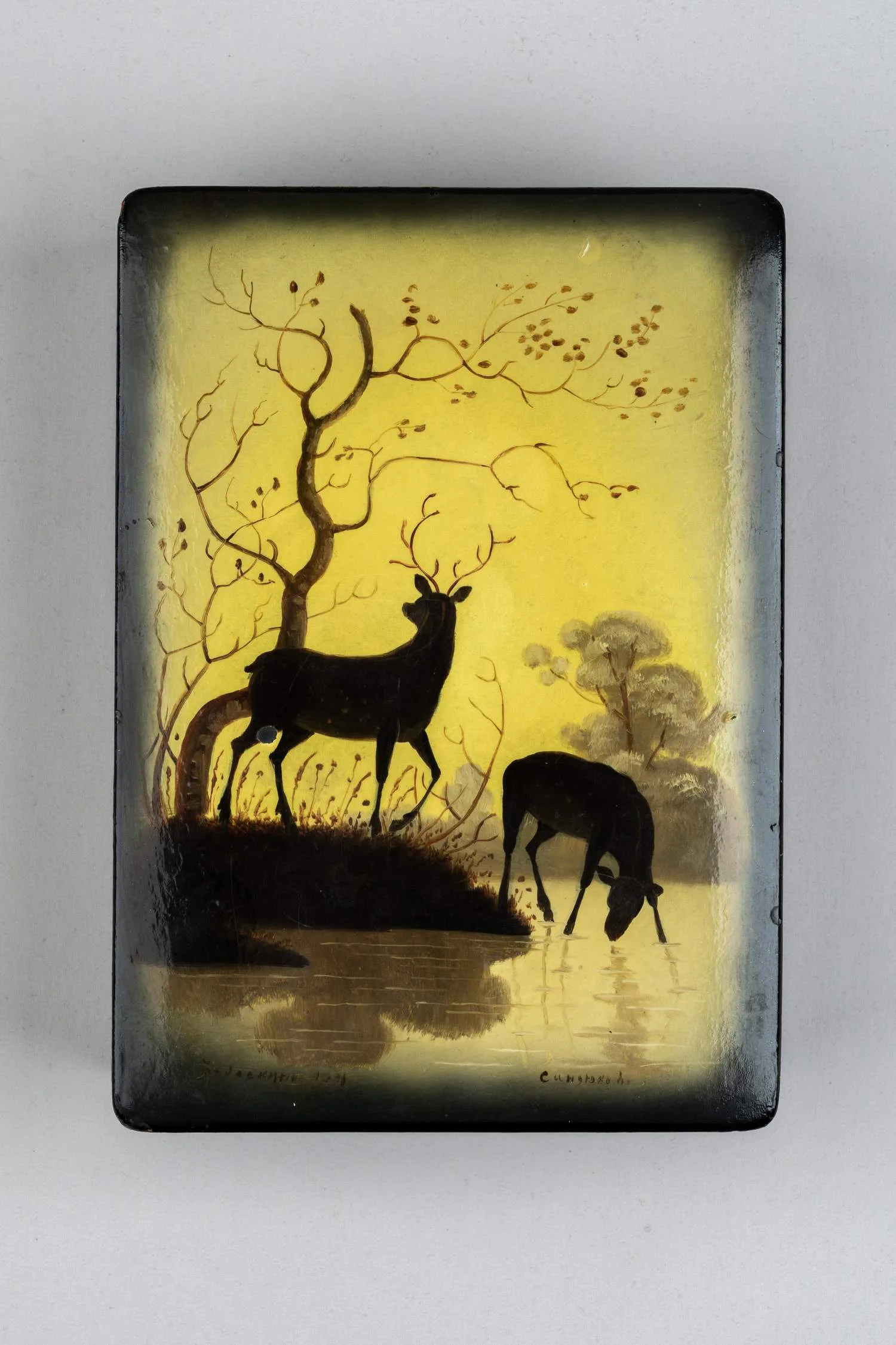 Шкатулка «Олени на водопое». СССР, Федоскино, художник В. Синдюков, 1971.