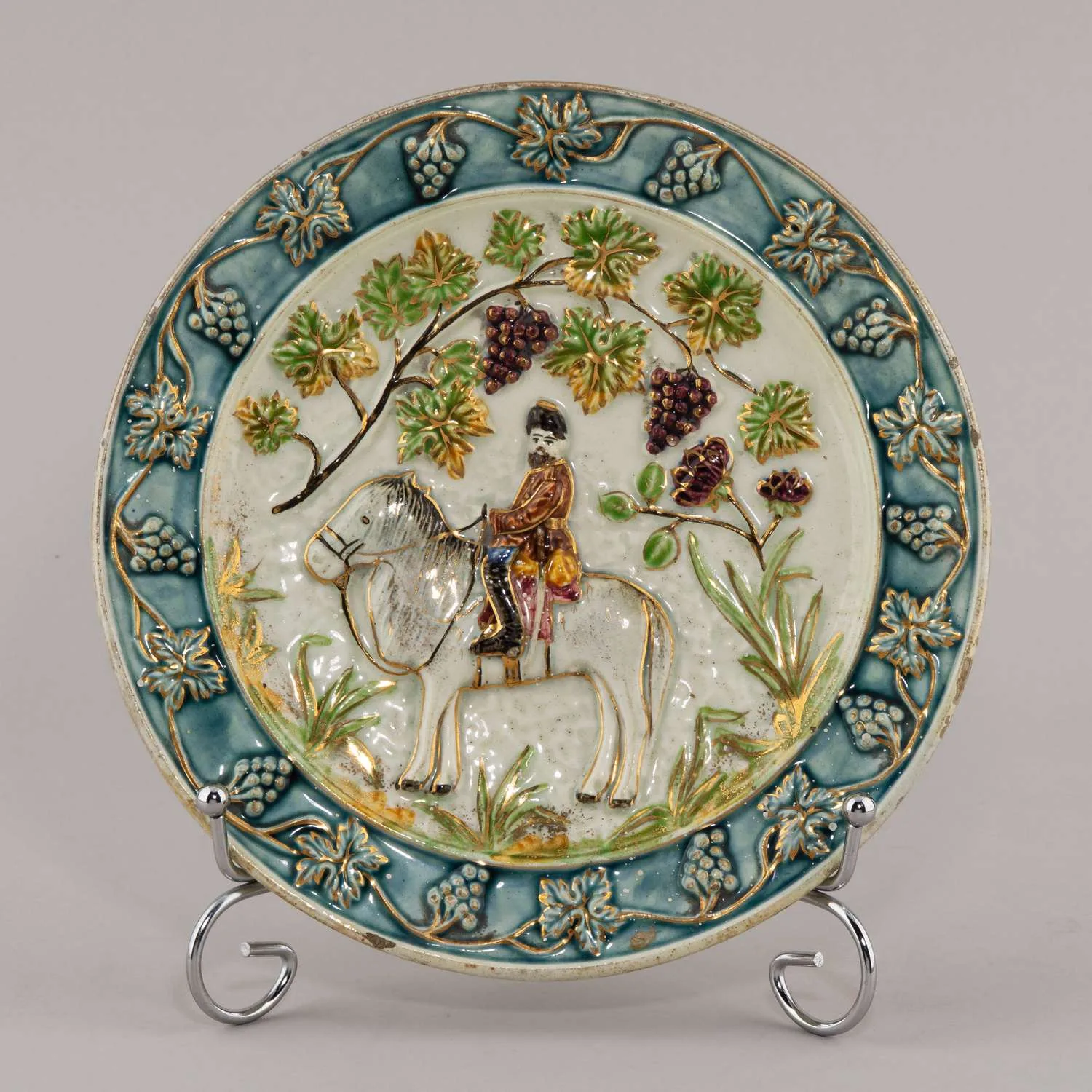 Тарелка, "Казак на коне". Россия, Завод М.С. Кузнецова в Твери, 1870-1872 годы.