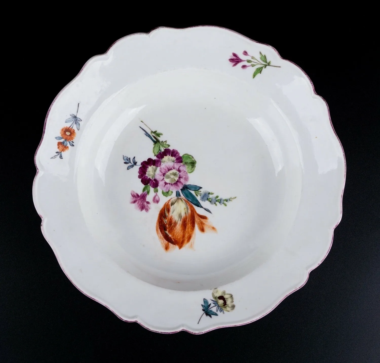 Тарелка с цветочной росписью. Германия, мануфактура Meissen, 1770-е – 1810-е годы.