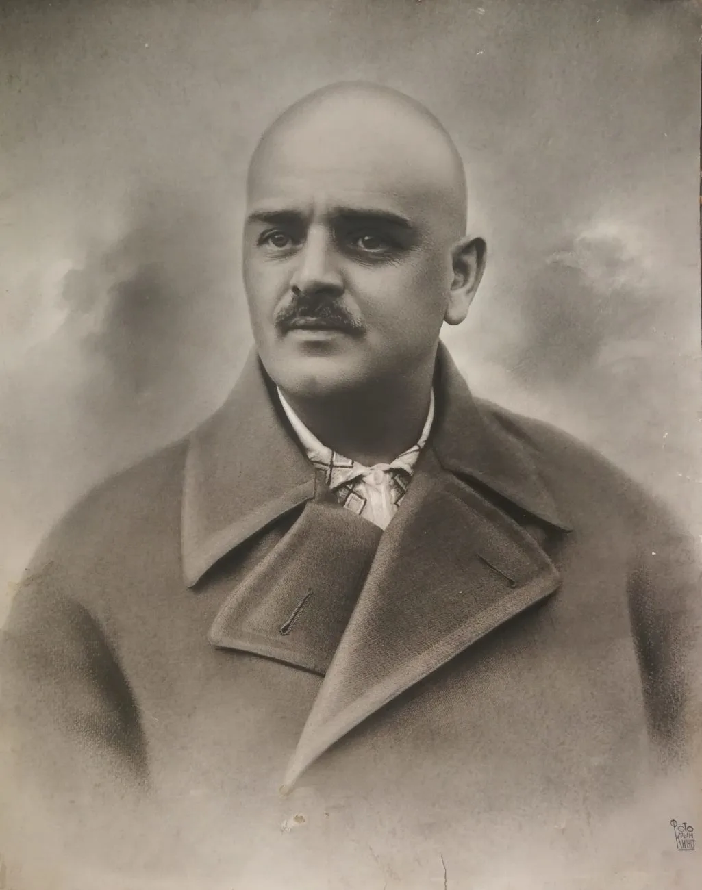 Крупноформатный фотопортрет Николая Михайловича Шверника. 1920-е годы. Из собрания семьи Н.М. Шверника.